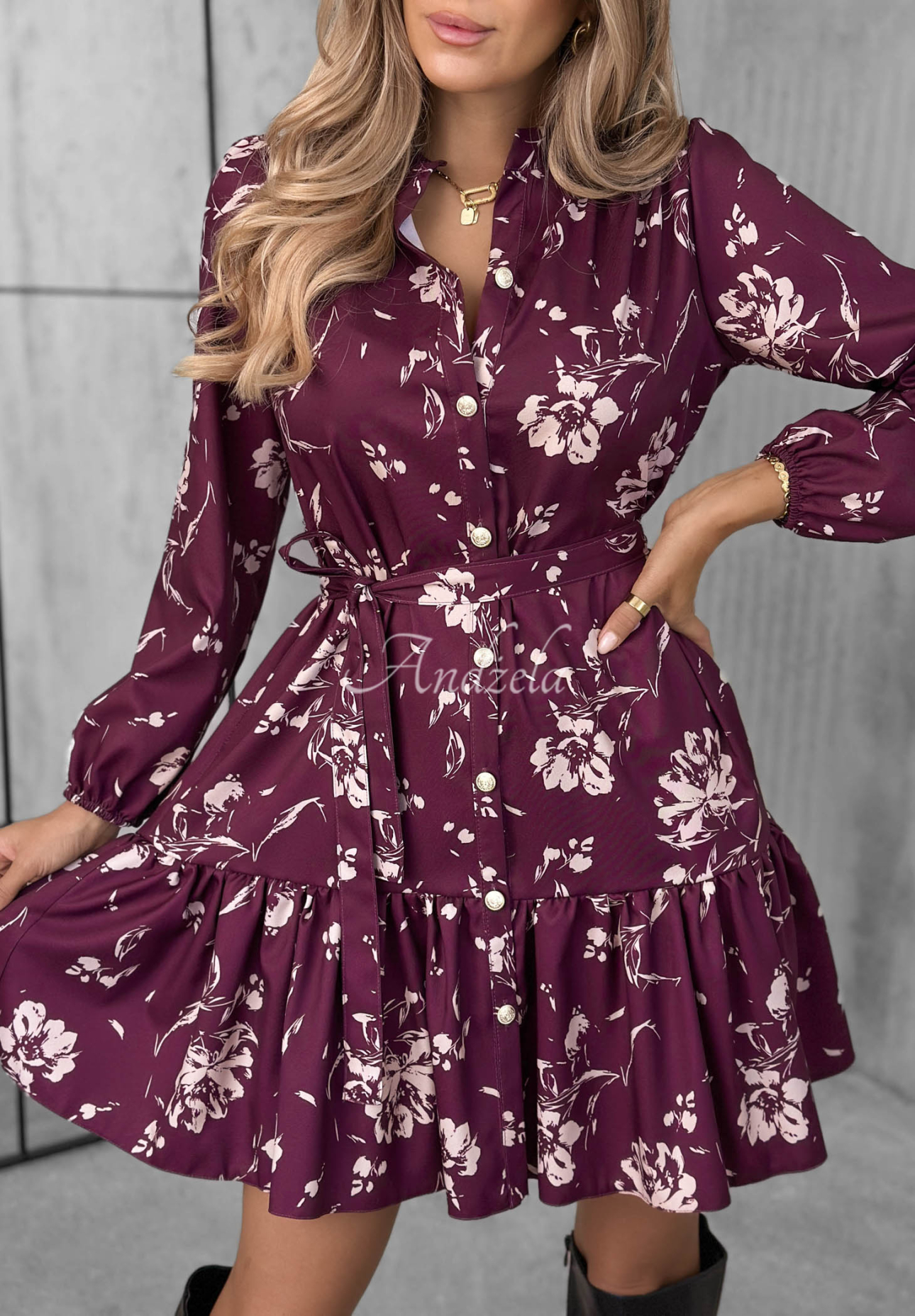 Hemdkleid aus Viskose mit einer Rüsche und Blumenmuster Call My Name Beerenfarben