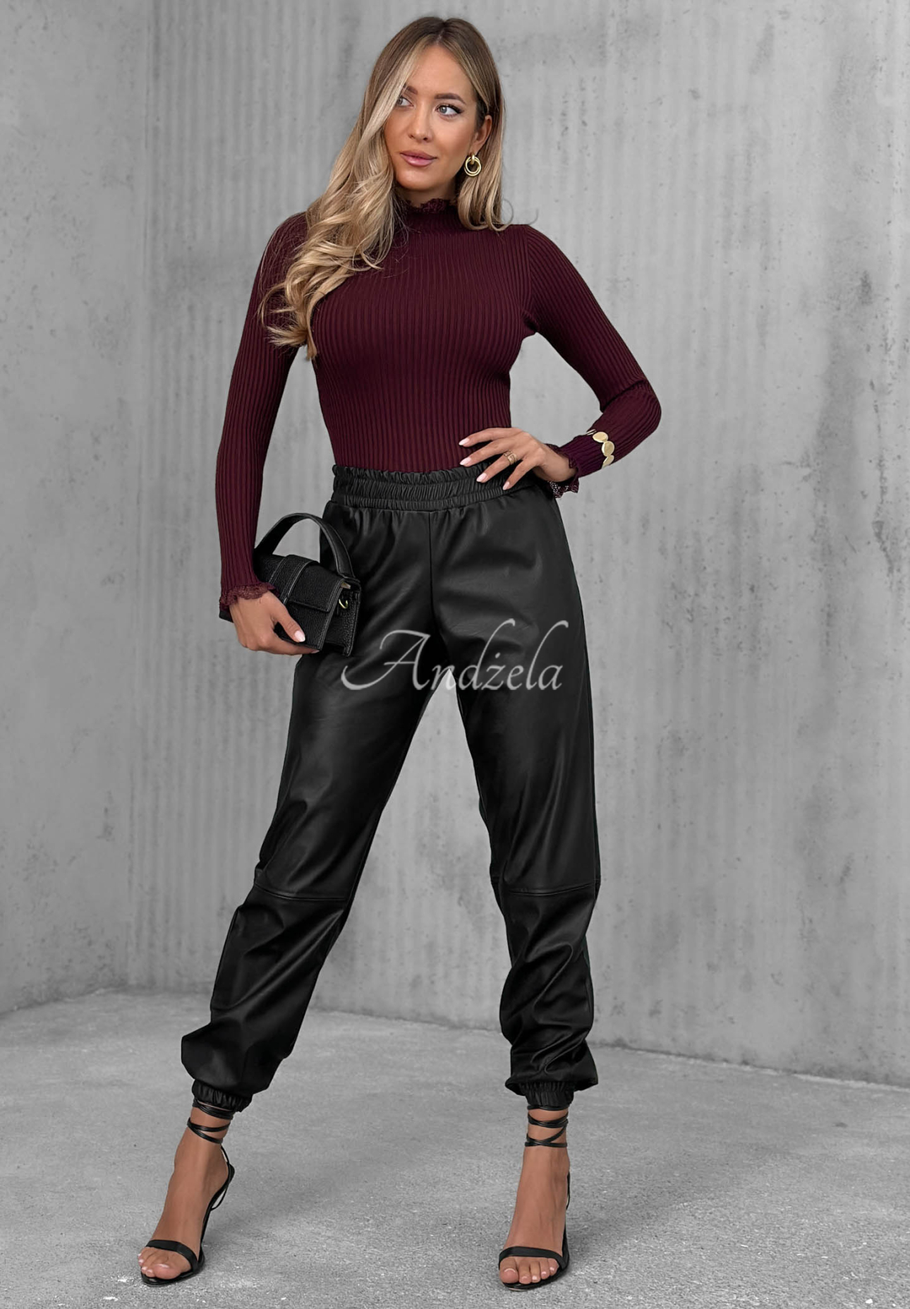 Gerippter Viskose-Pullover mit Spitze Subtle Mist Beerenfarben