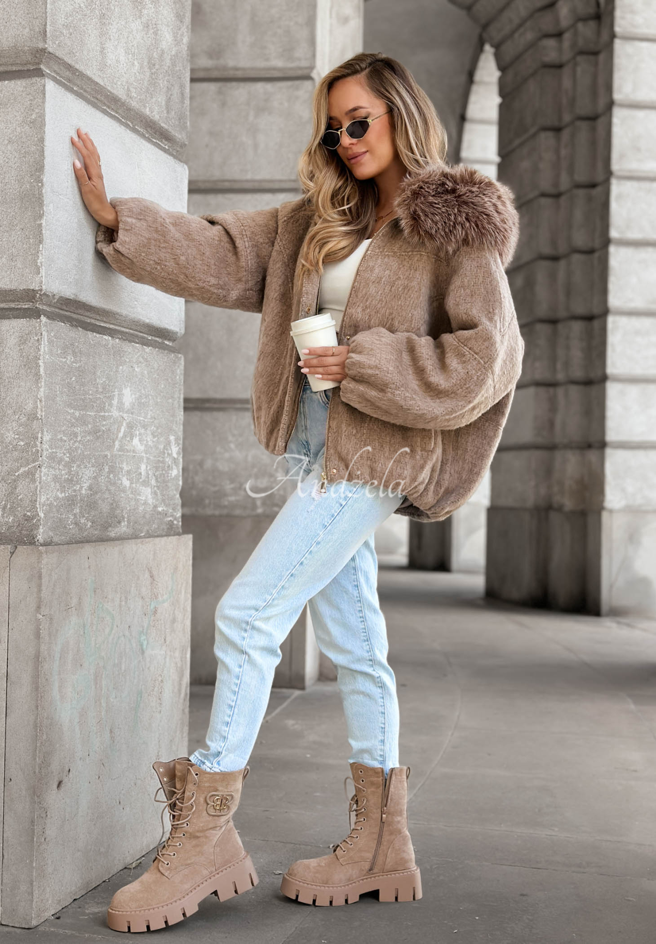 Kurze Bomberjacke aus Wolle und Pelz Cozy Story Camel