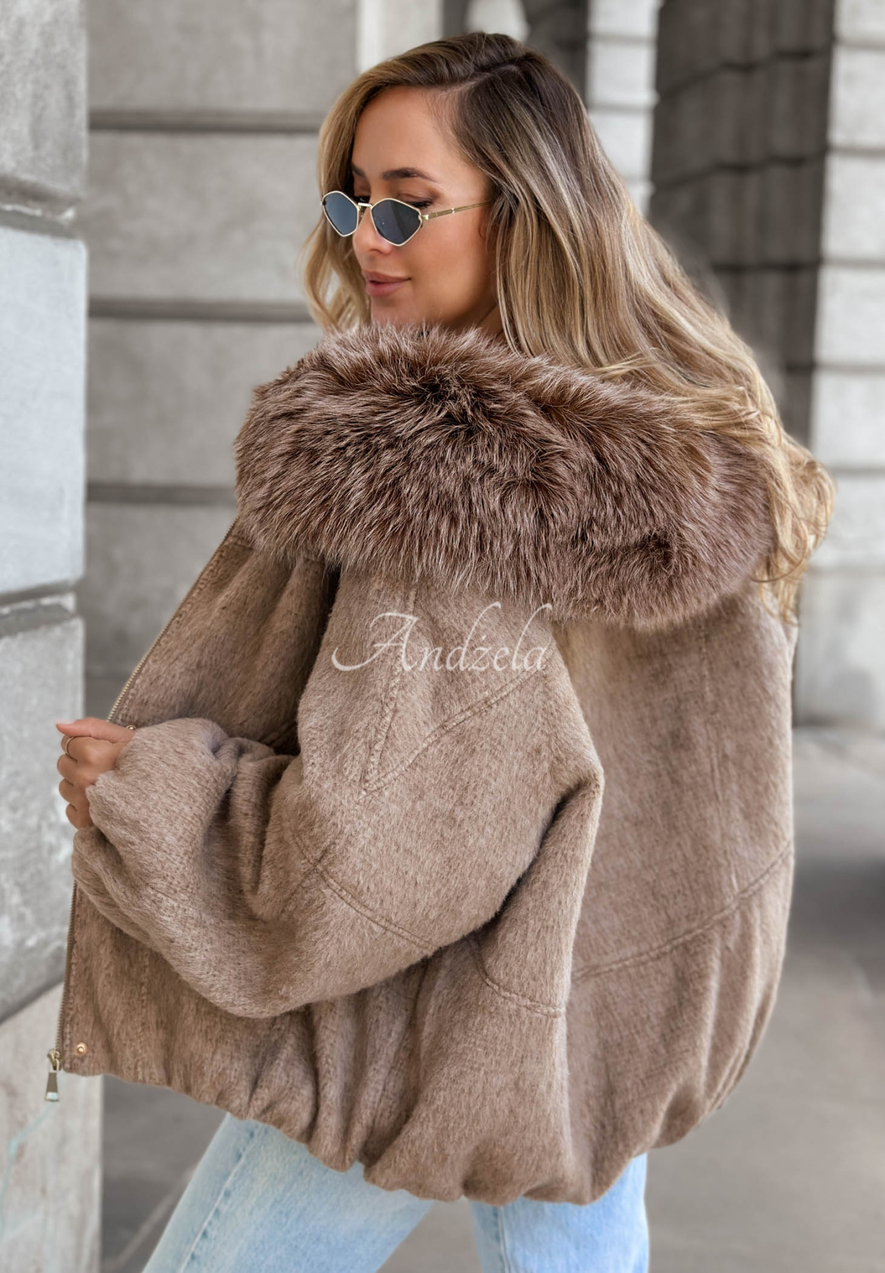 Kurze Bomberjacke aus Wolle und Pelz Cozy Story Camel