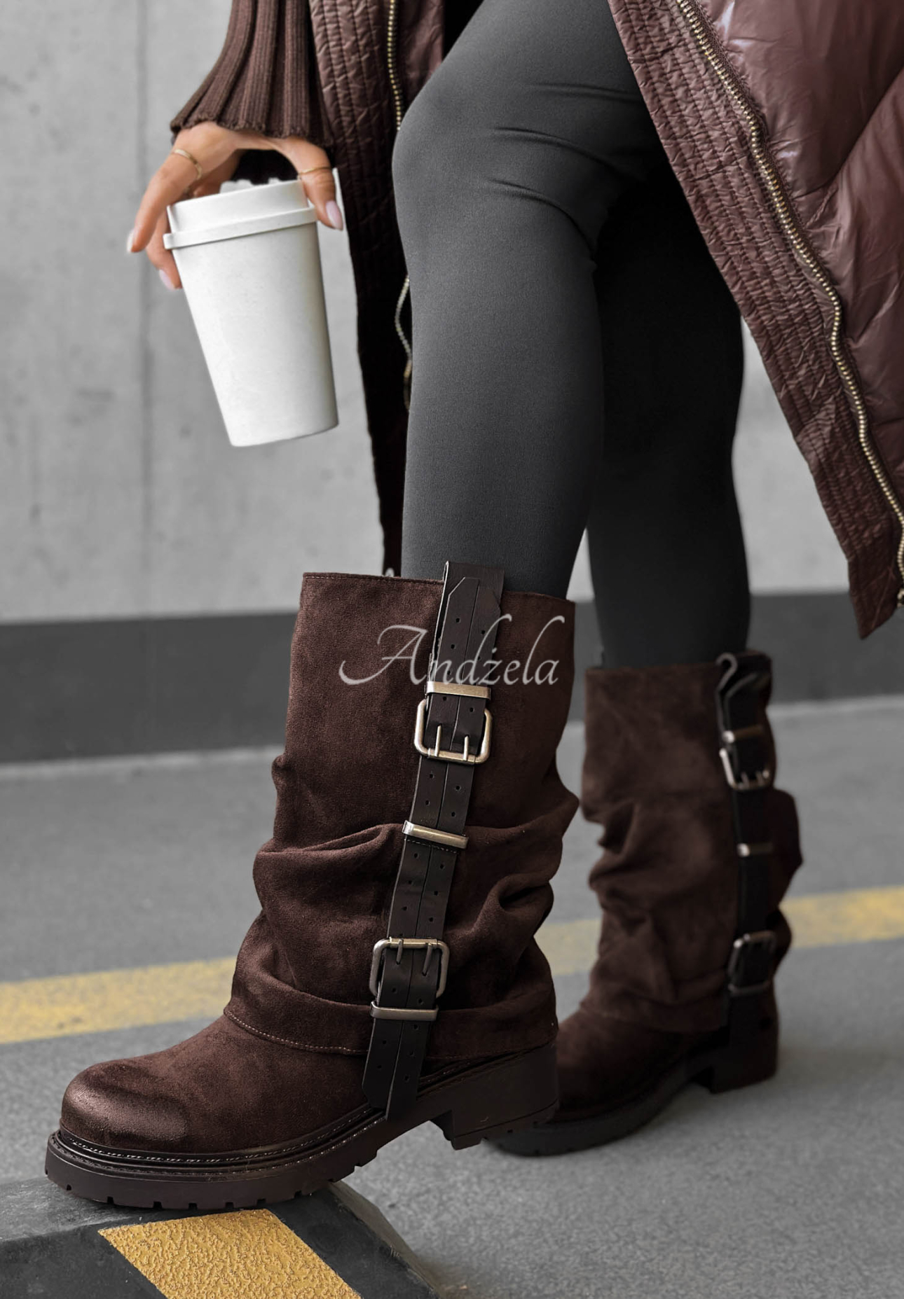 Wildleder-Bikerstiefel mit Schnallen Modern Way Schokoladenbraun
