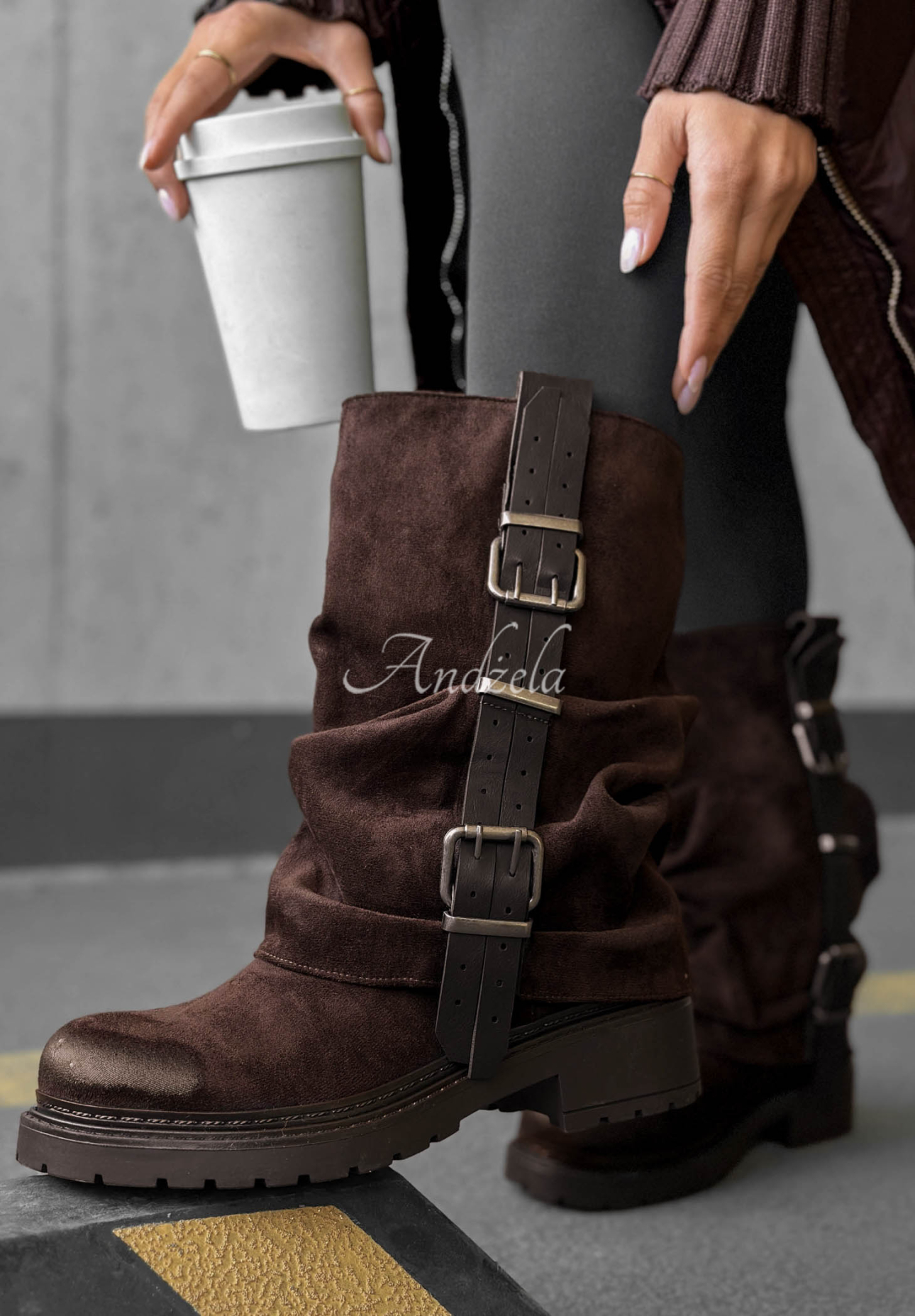 Wildleder-Bikerstiefel mit Schnallen Modern Way Schokoladenbraun