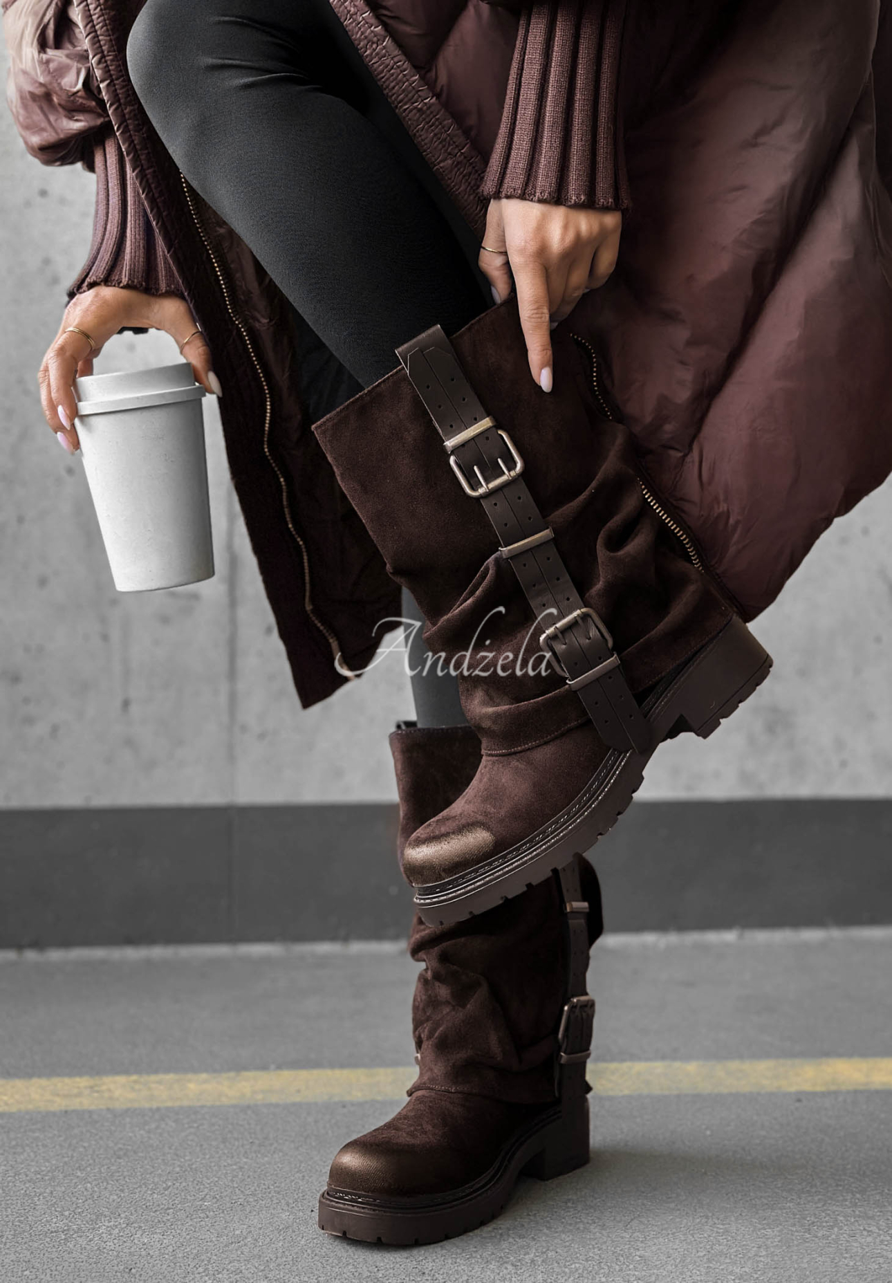 Wildleder-Bikerstiefel mit Schnallen Modern Way Schokoladenbraun