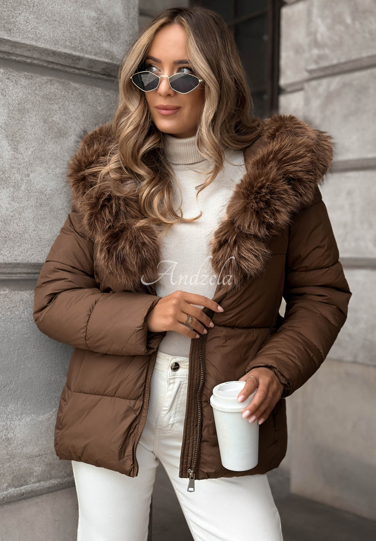 Kurze, gesteppte Jacke mit Kunstfell Frost Edge Schokoladenbraun