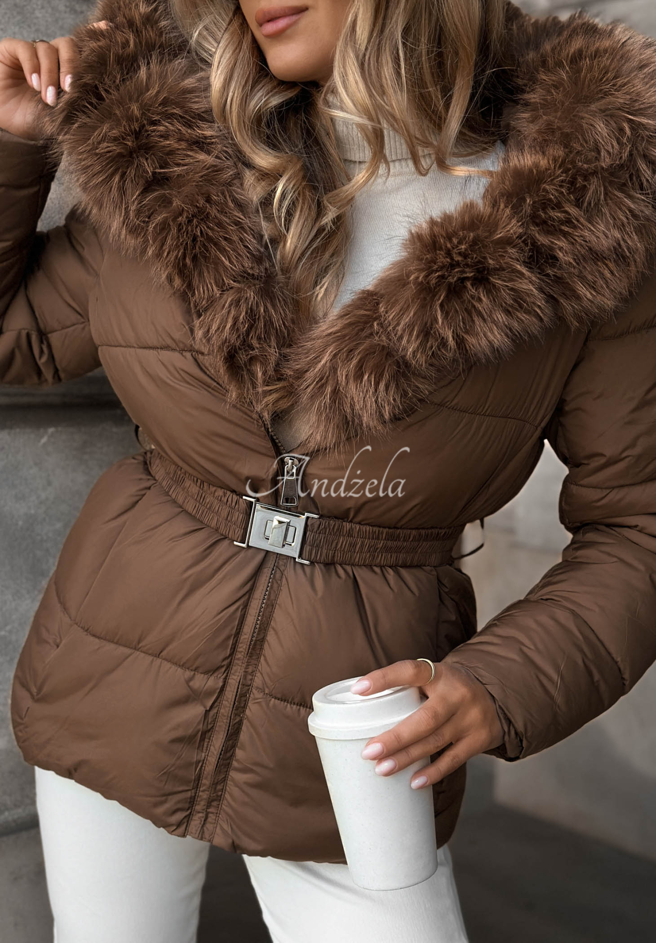 Kurze, gesteppte Jacke mit Kunstfell Frost Edge Schokoladenbraun