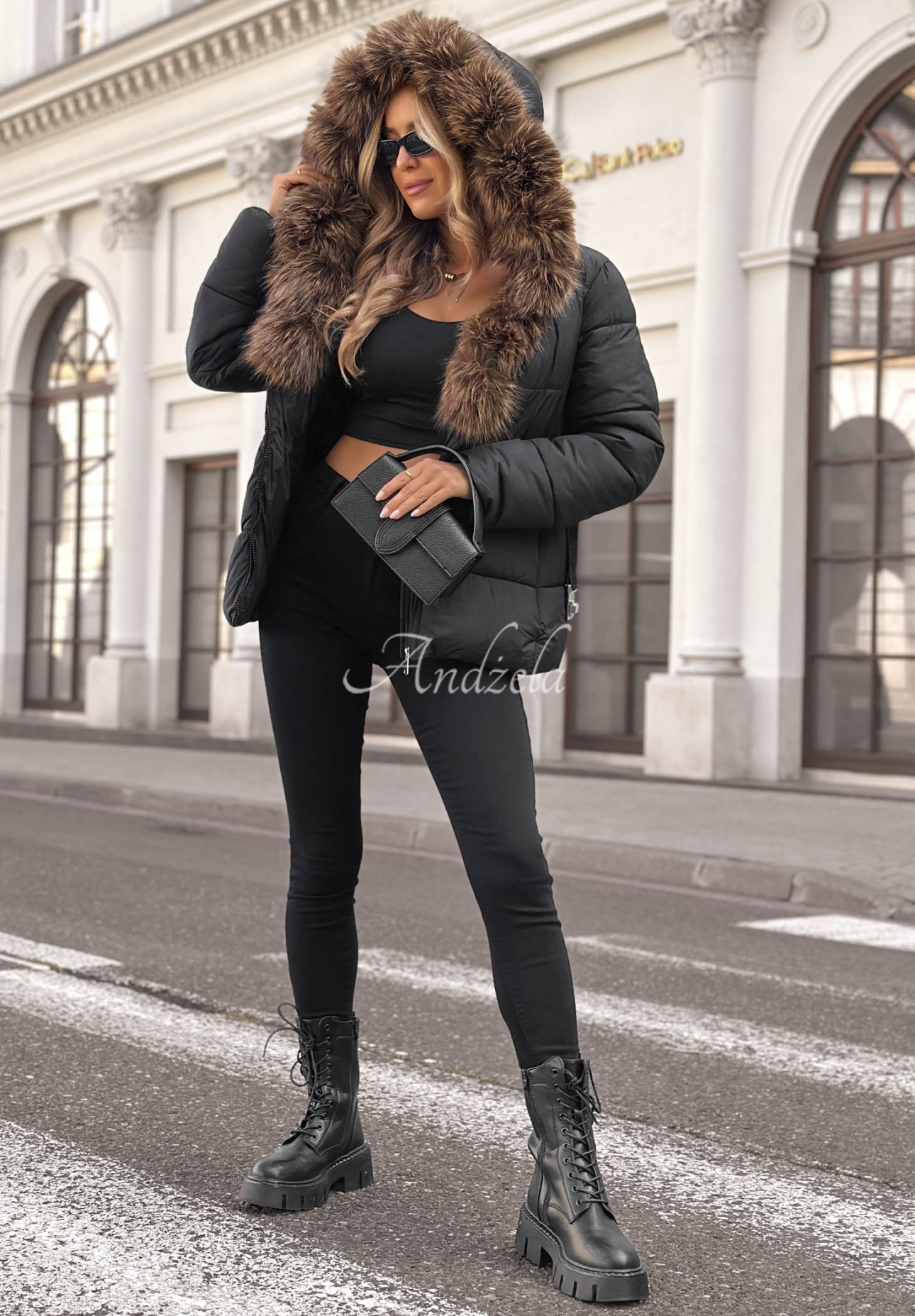 Kurze, gesteppte Jacke mit Kunstfell Frost Edge Schwarz