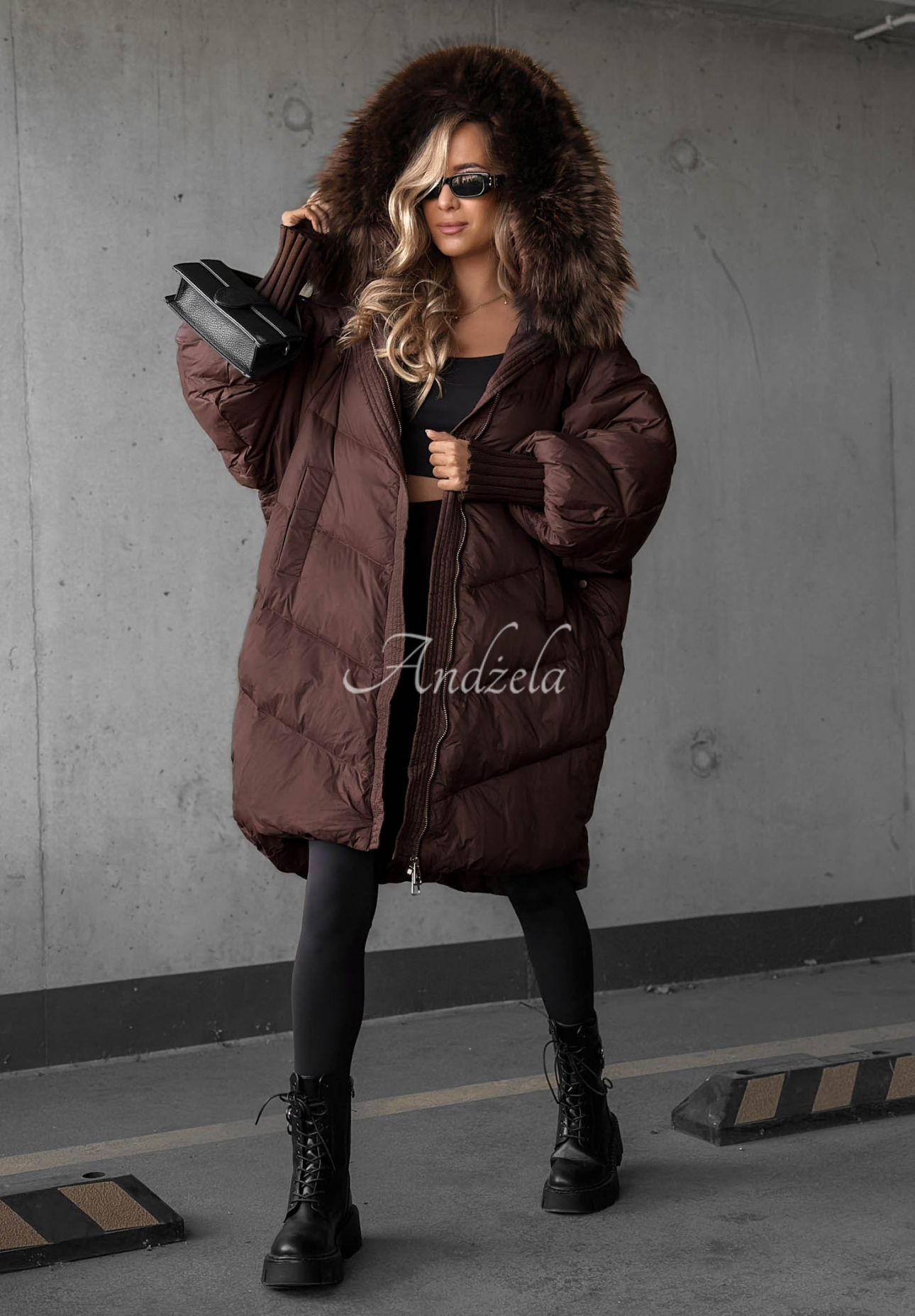 Lange Daunenjacke mit Kapuze und Pelz Shiny Frost Schokoladenbraun