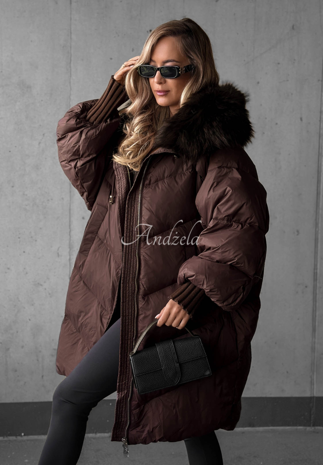 Lange Daunenjacke mit Kapuze und Pelz Shiny Frost Schokoladenbraun