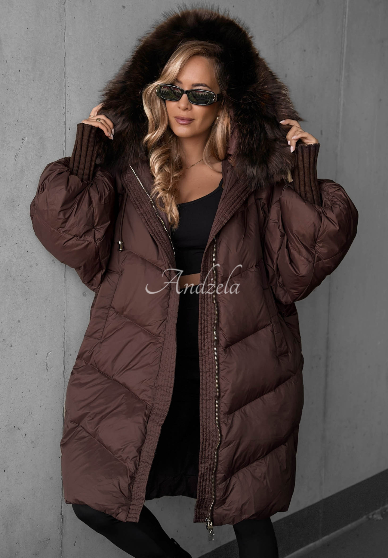 Lange Daunenjacke mit Kapuze und Pelz Shiny Frost Schokoladenbraun