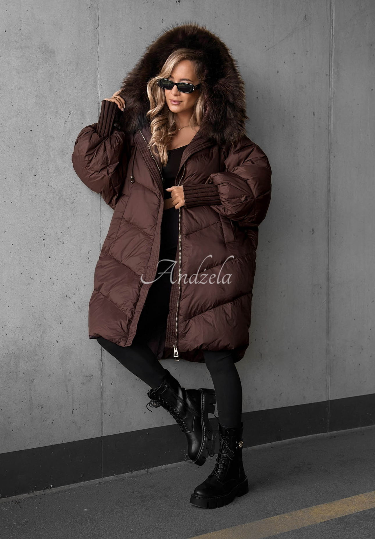 Lange Daunenjacke mit Kapuze und Pelz Shiny Frost Schokoladenbraun
