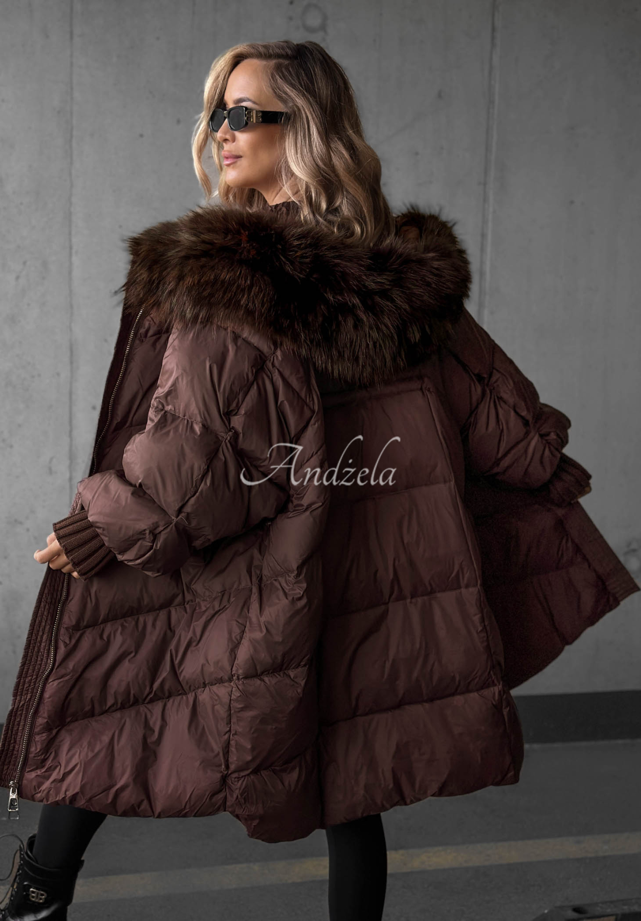 Lange Daunenjacke mit Kapuze und Pelz Shiny Frost Schokoladenbraun
