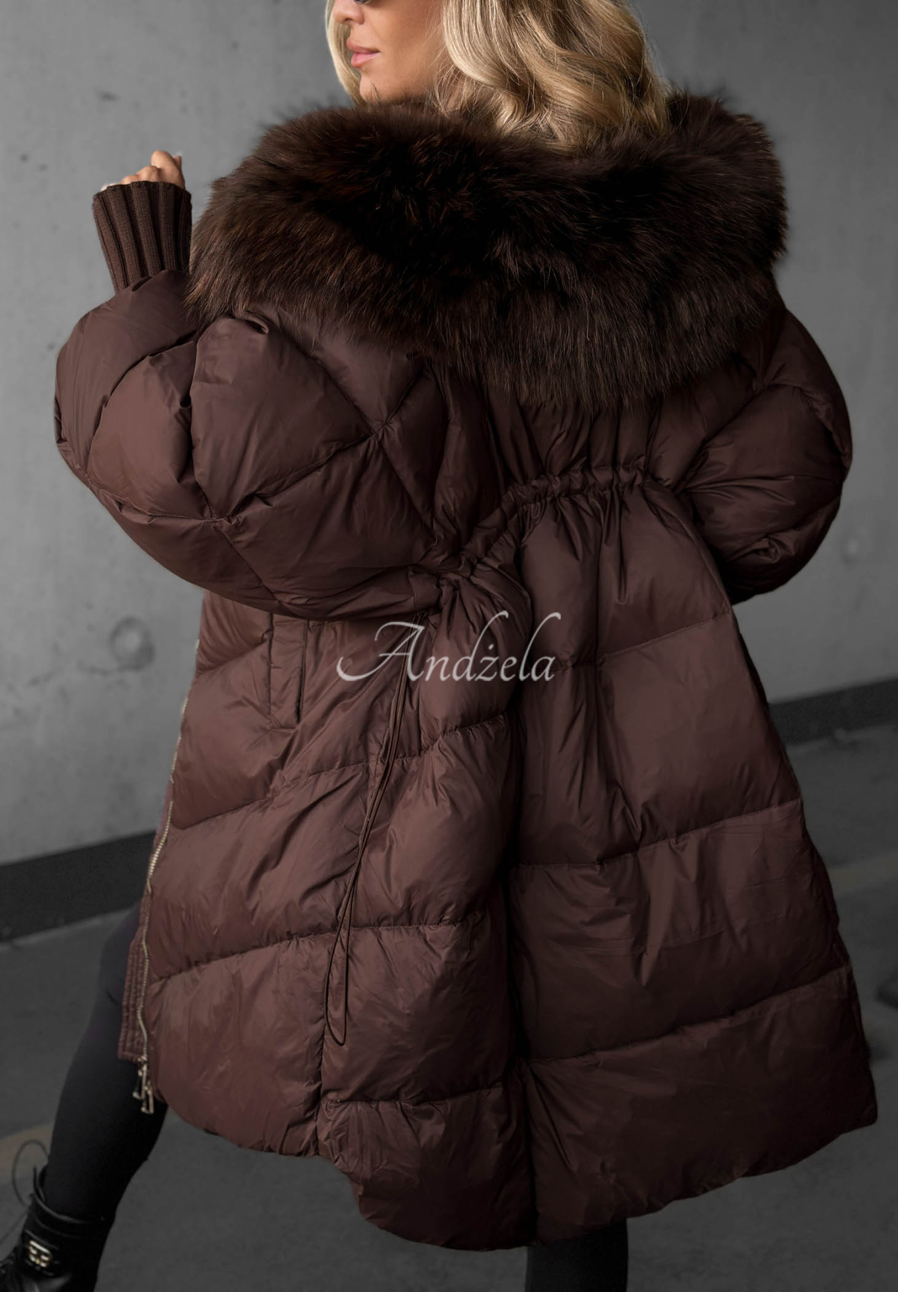 Lange Daunenjacke mit Kapuze und Pelz Shiny Frost Schokoladenbraun