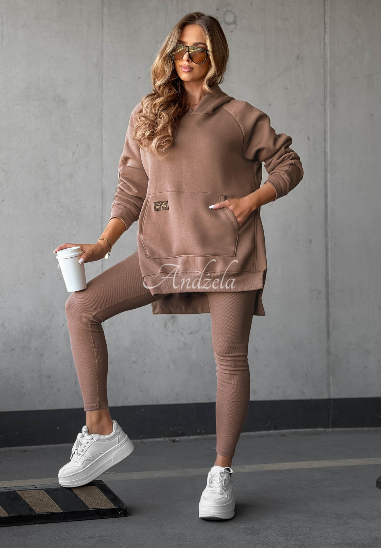 Sweatshirt mit Tasche und Kapuze Siempre Mokkafarben