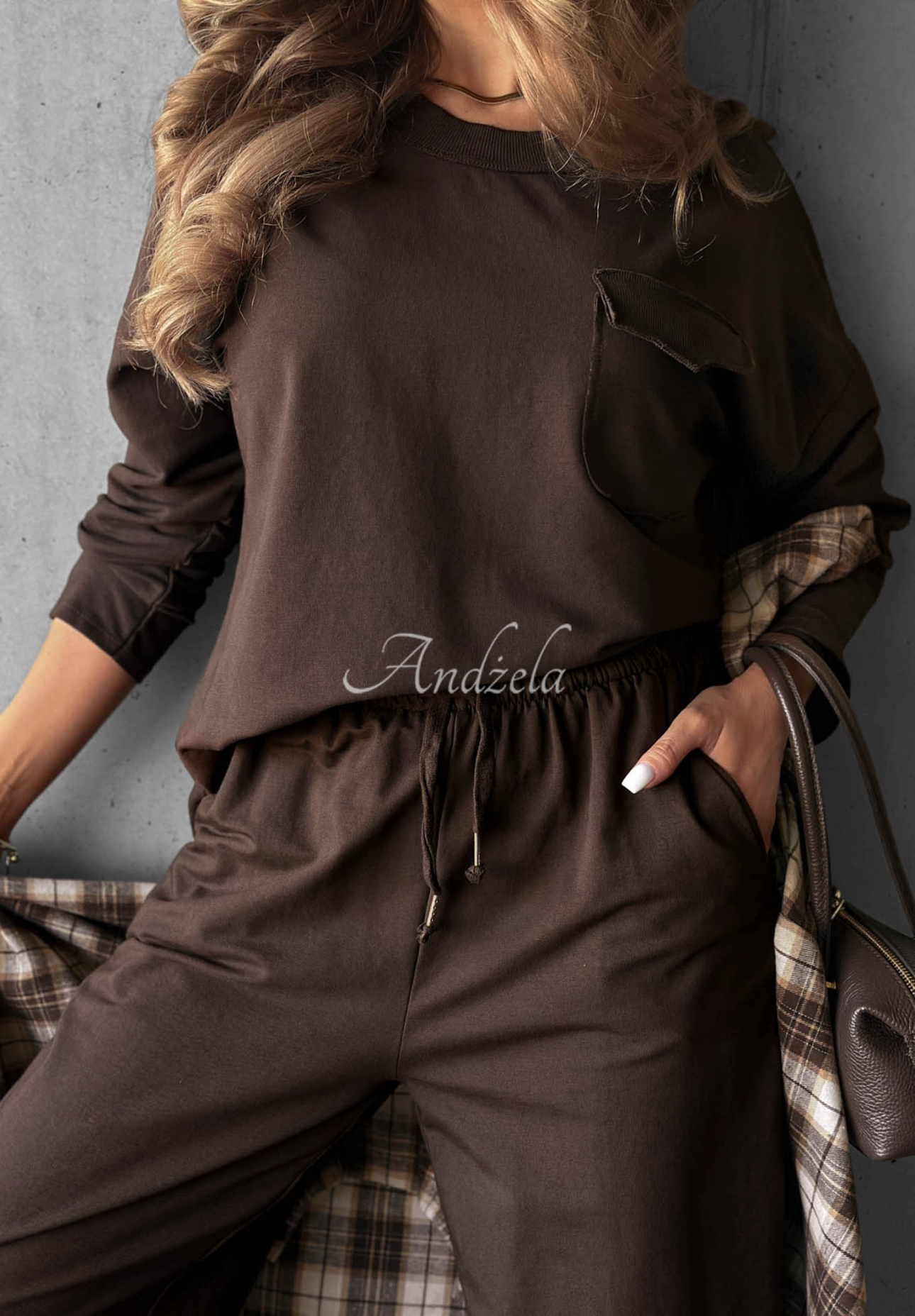Baumwoll-Sweatshirt mit Tasche Simple Day Schokoladenbraun