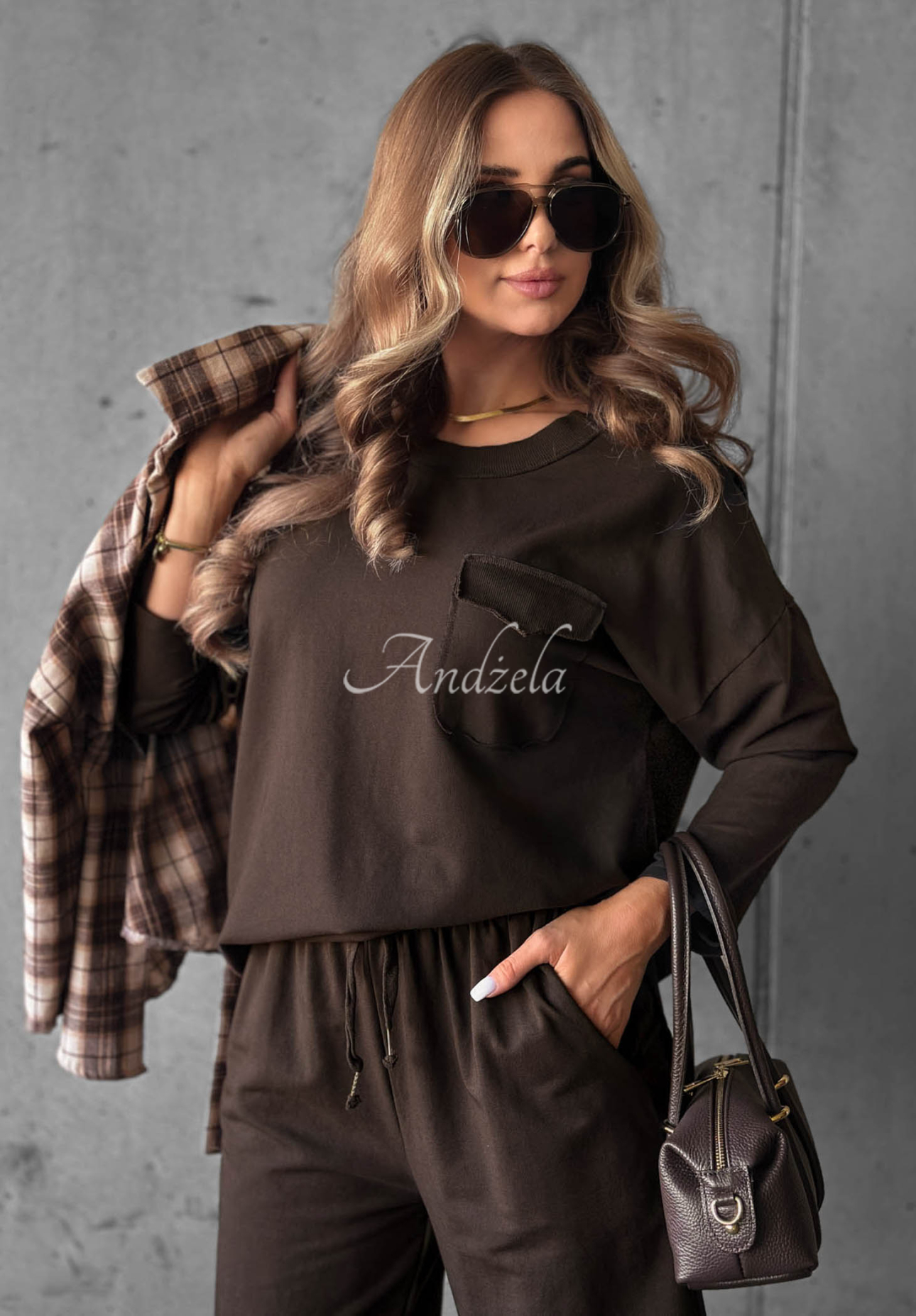 Baumwoll-Sweatshirt mit Tasche Simple Day Schokoladenbraun