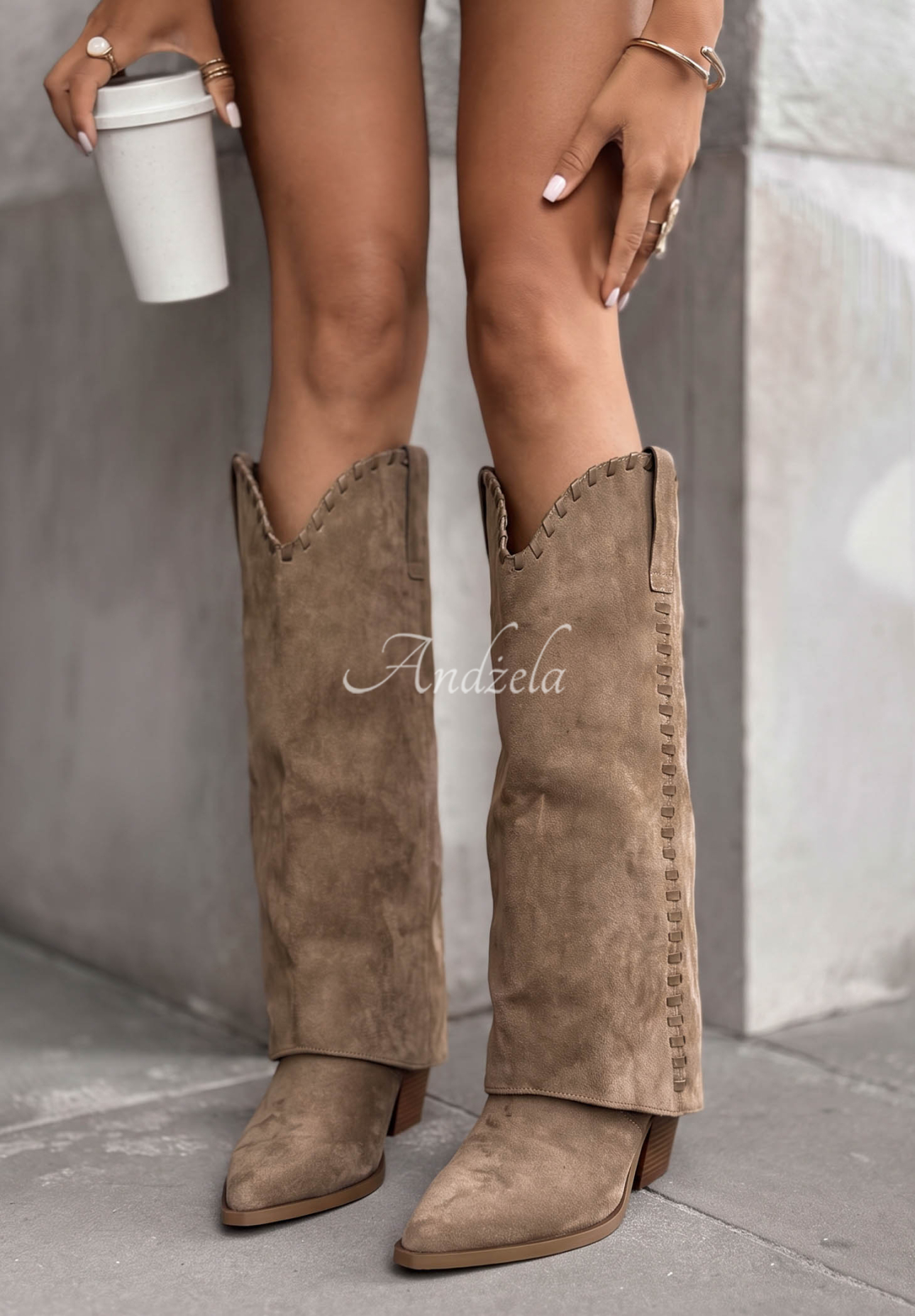 Wildleder-Cowboystiefel mit Ziernähten Maple Mood Mokkafarben