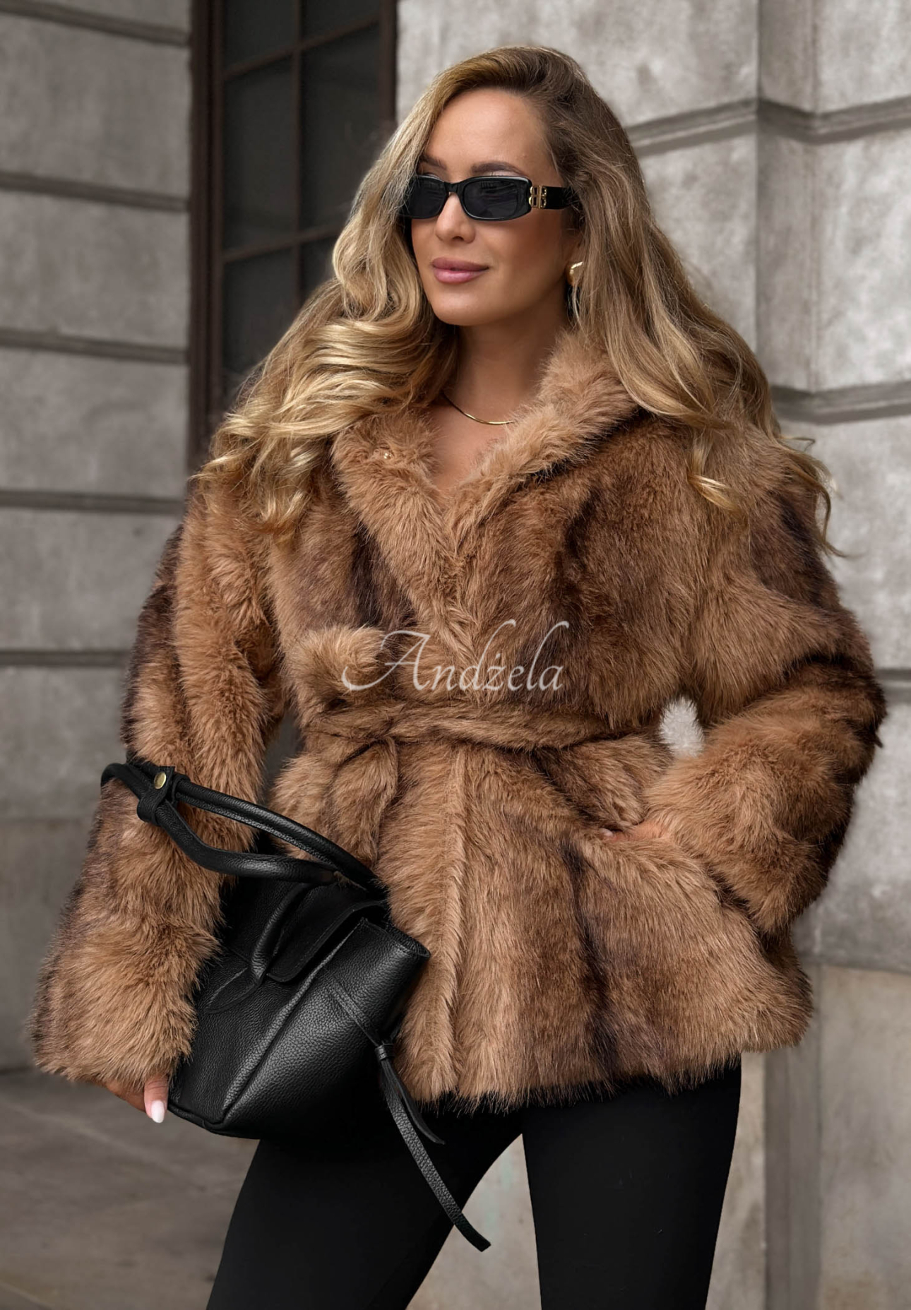 Kurzer Pelzmantel mit Kapuze October Story Camel