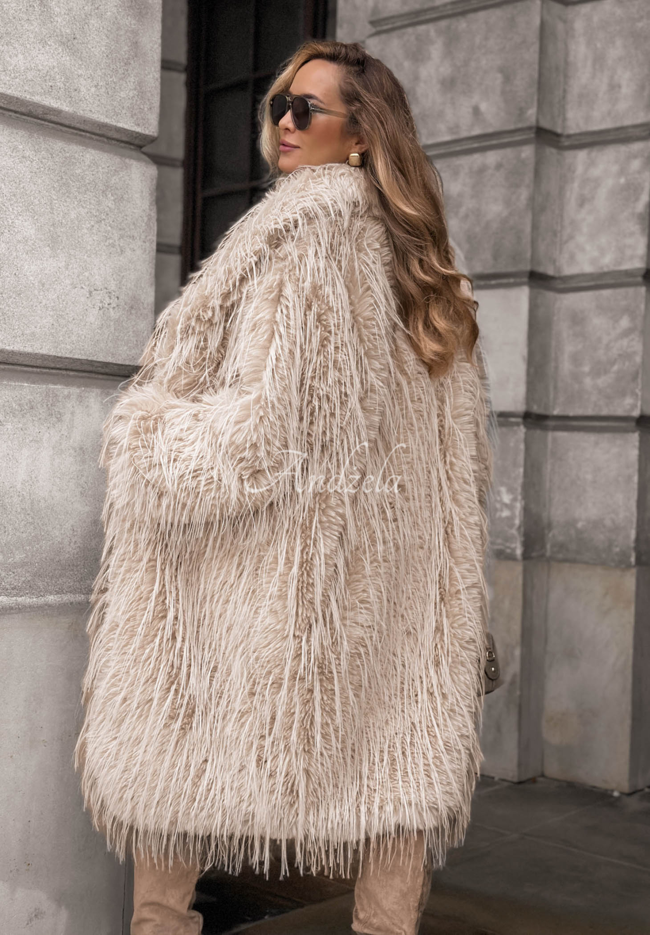 Langer Pelzmantel mit Kragen Cloudy Cuddle Beige