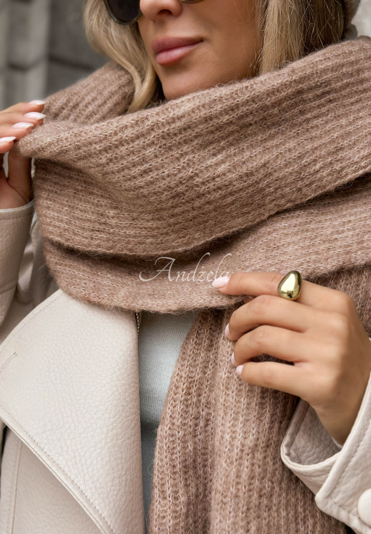 Schal aus Merinowolle und Mohair Snowfall Charm Mokkafarben