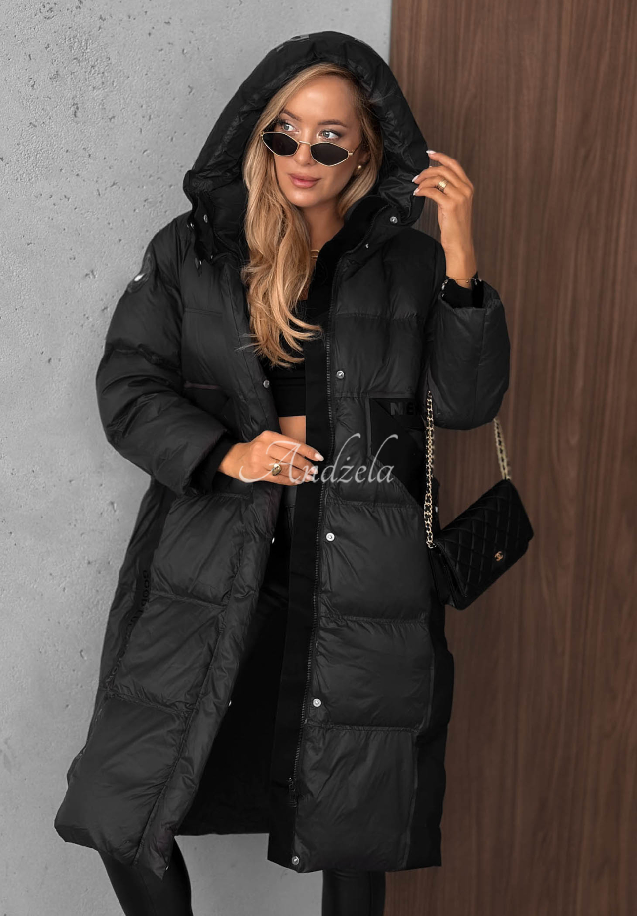 Lange Daunenjacke mit Steppung Need You Schwarz