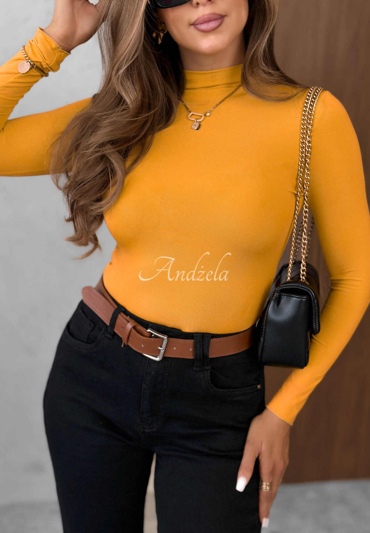 Langärmlige Viskosebluse mit Rollkragen Femme Desire Senffarben