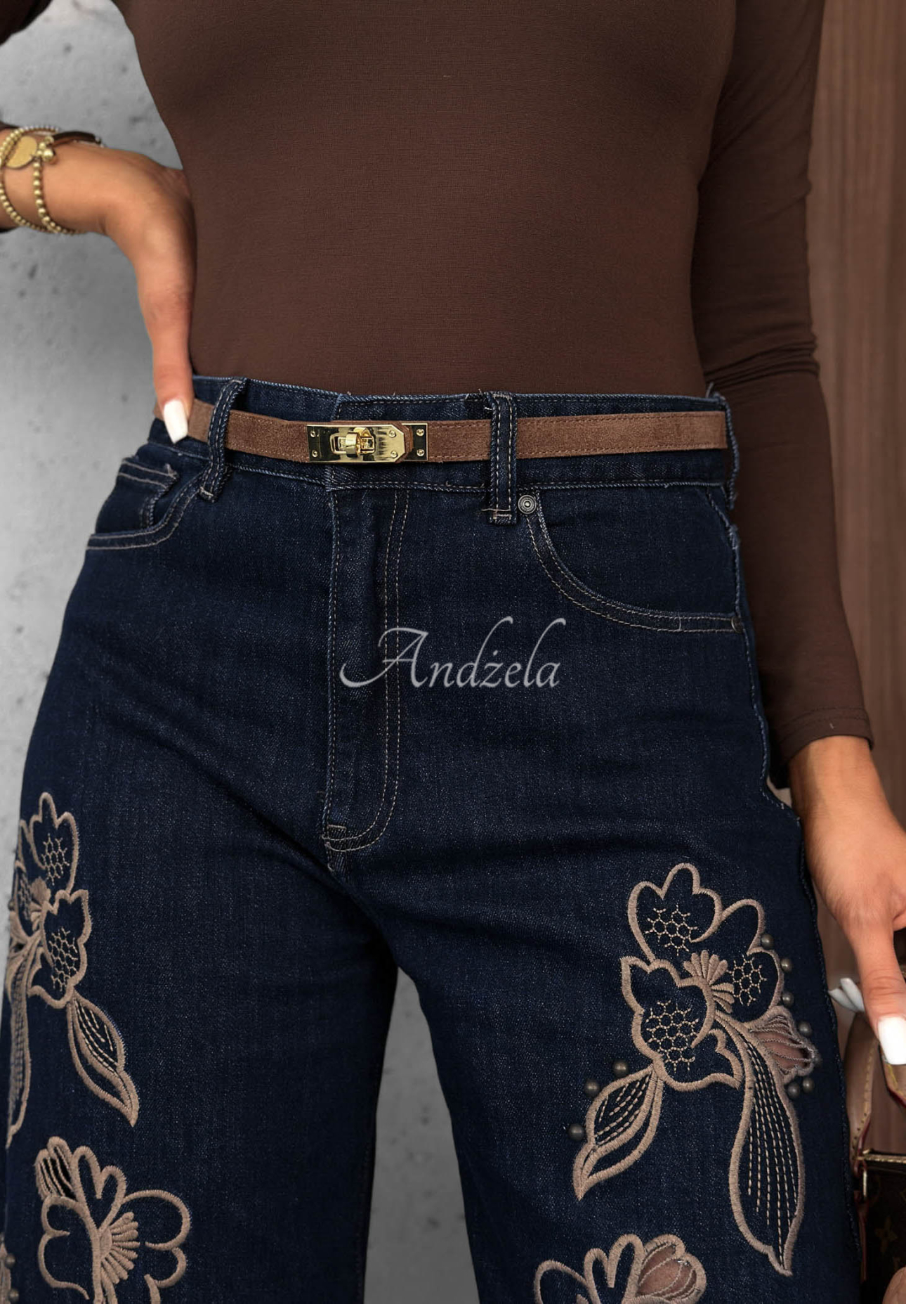 Bananenjeans mit Stickerei Soft Mist Dunkelblau