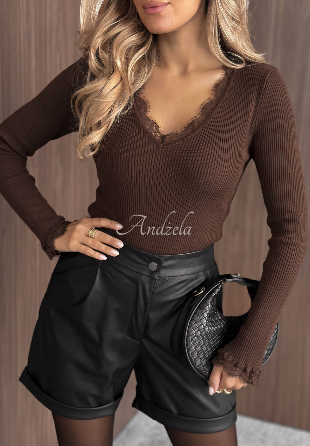Gerippte Longsleeve-Bluse mit Spitze aus Viskose Soft Beauty Schokoladenbraun