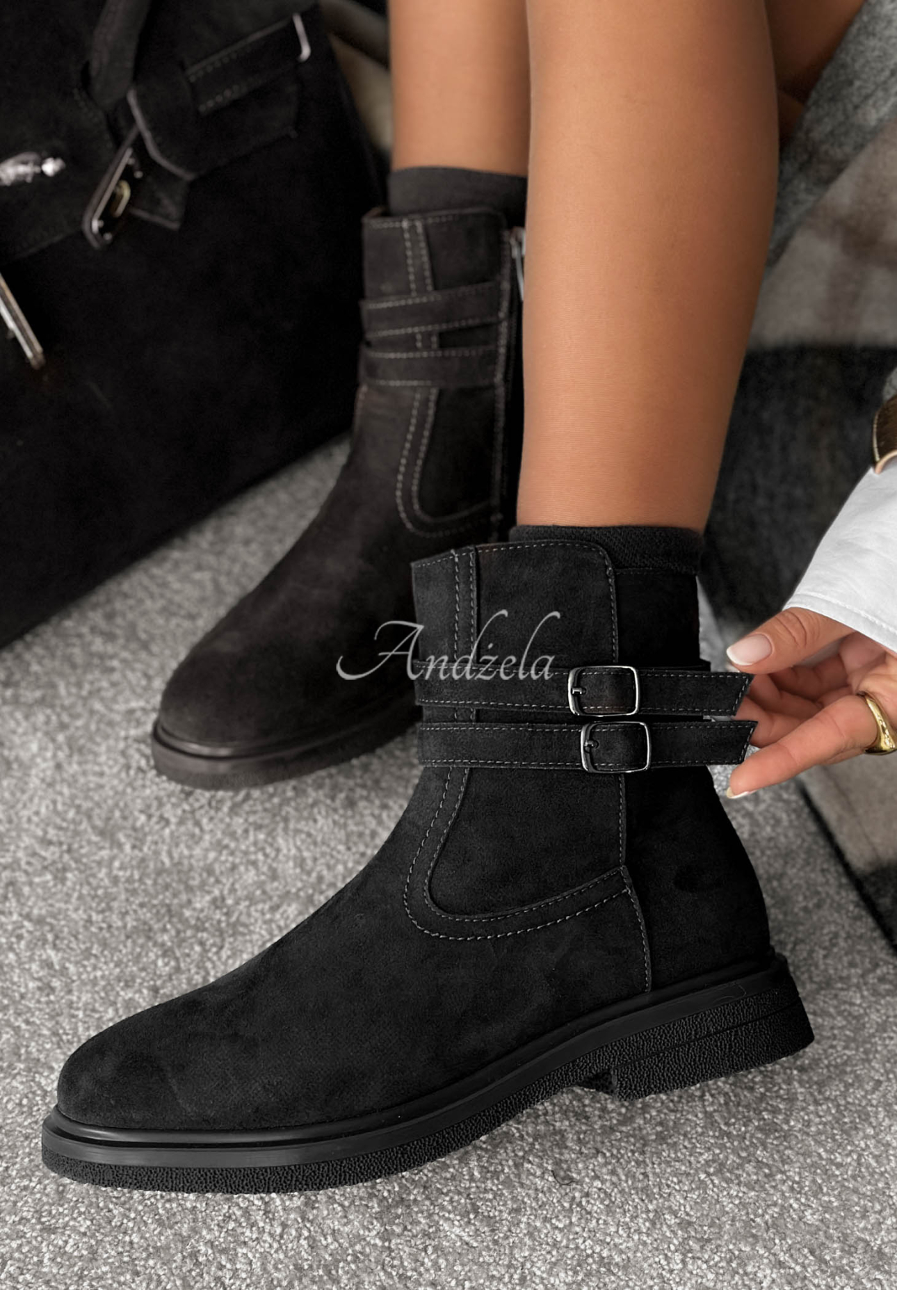 Wildleder-Ankle-Boots mit Schnallen Foggy Morning Schwarz