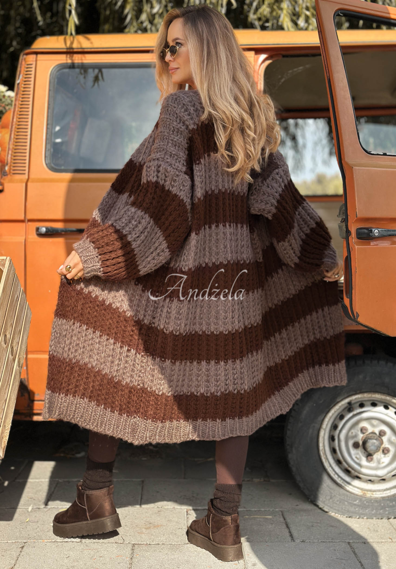 Langer Cardigan mit Puffärmeln und Streifenmuster October Charm Schokoladenbraun