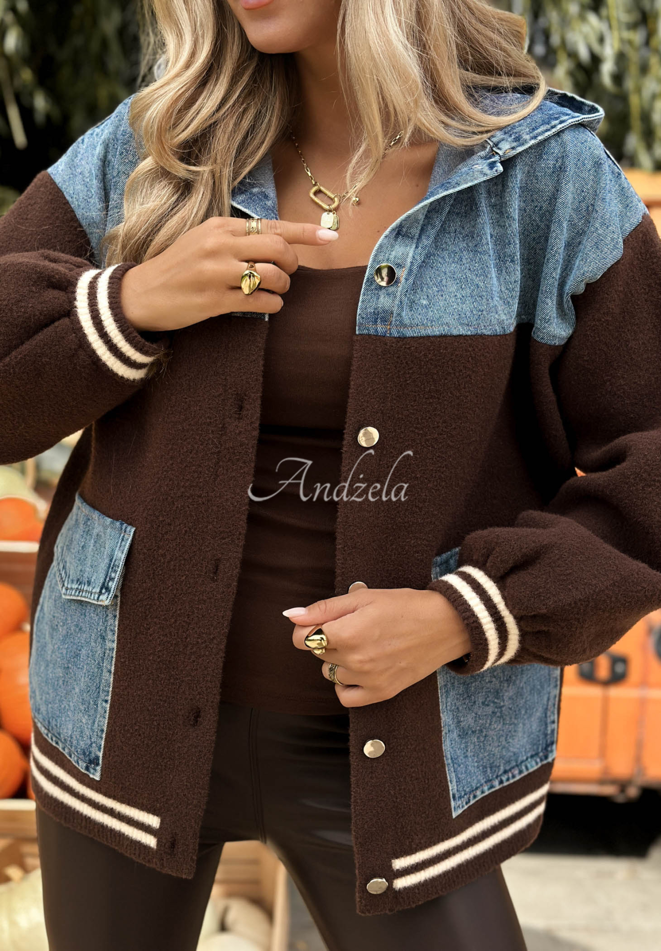 Baseball-Sweatshirt mit Denim-Elementen Cloudy Trails Schokoladenbraun