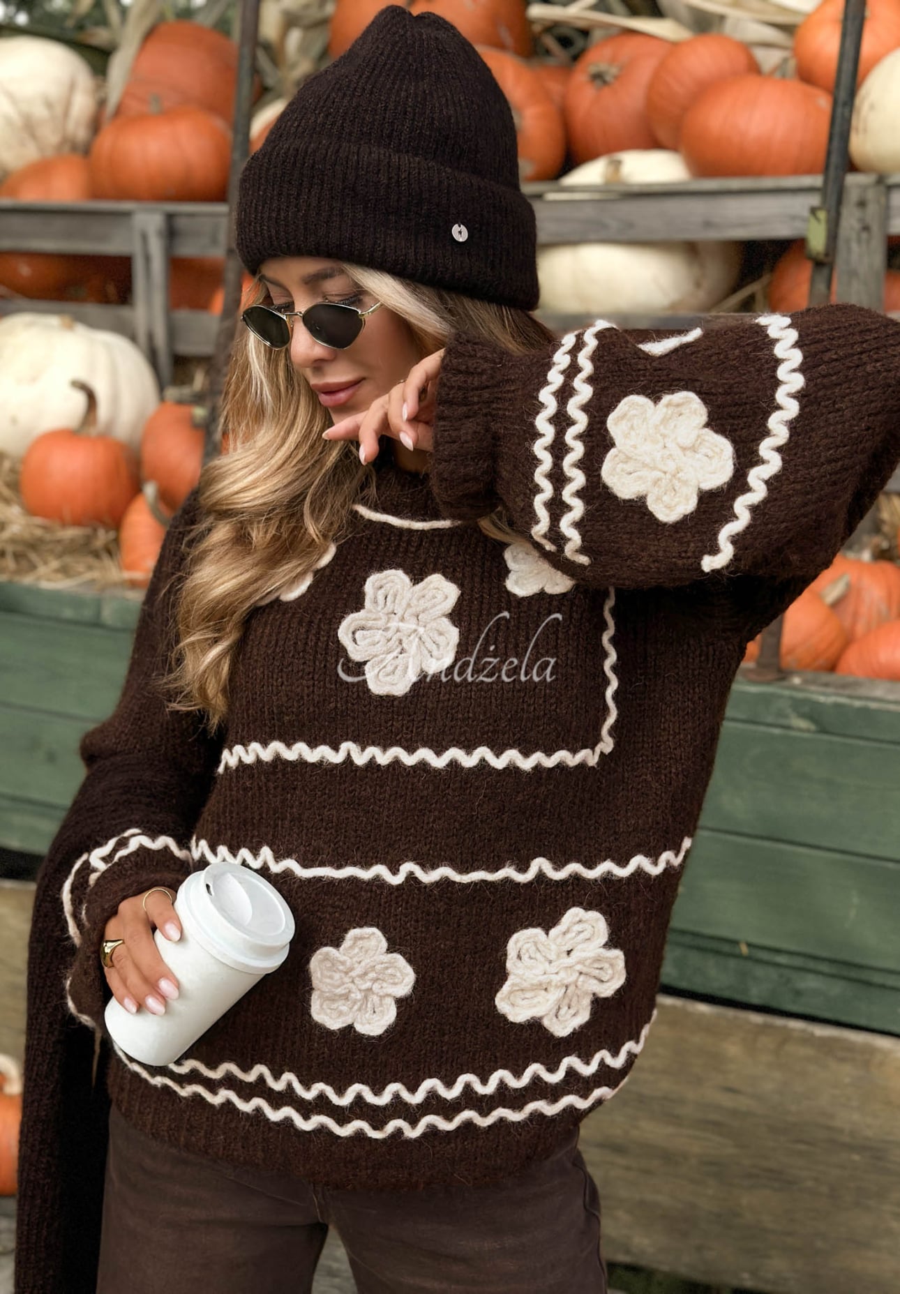 Viskosepullover mit gestickten Blumen Misty Fleur Schokoladenbraun