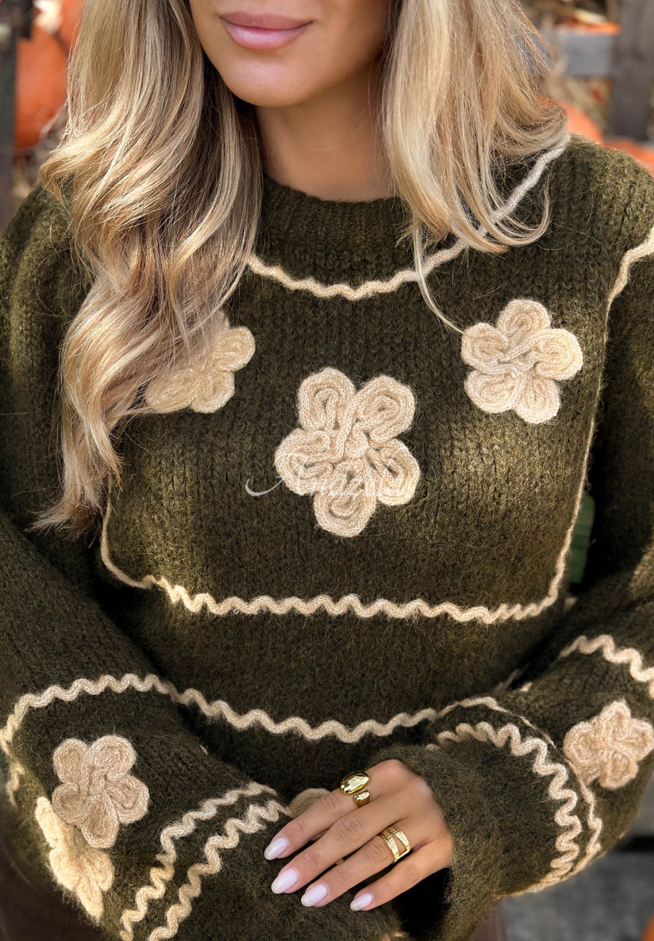 Viskosepullover mit gestickten Blumen Misty Fleur Khaki