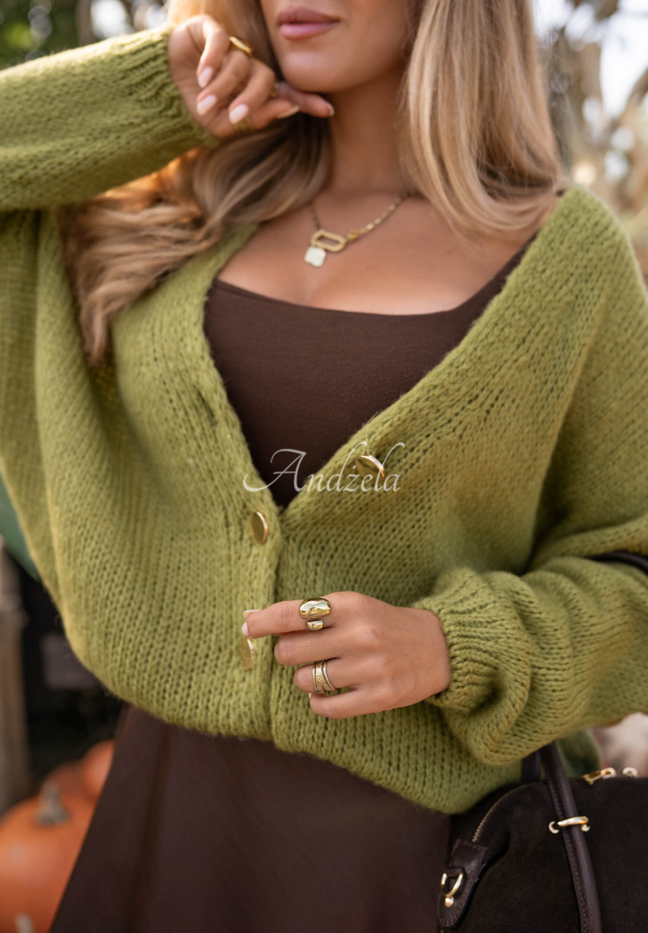 Kurzer Oversize-Cardigan mit Verschluss Cloud Touch Olivgrün