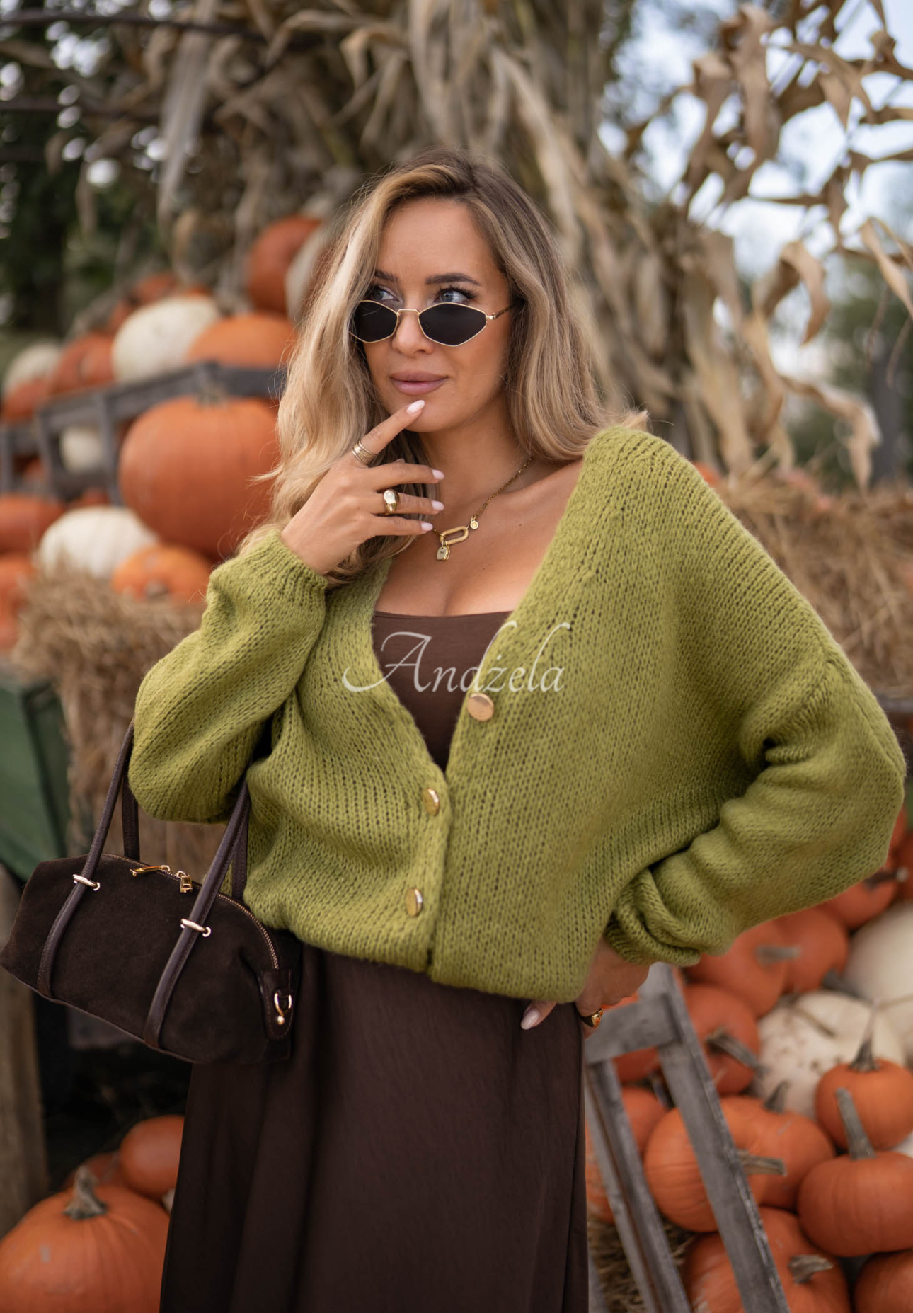 Kurzer Oversize-Cardigan mit Verschluss Cloud Touch Olivgrün