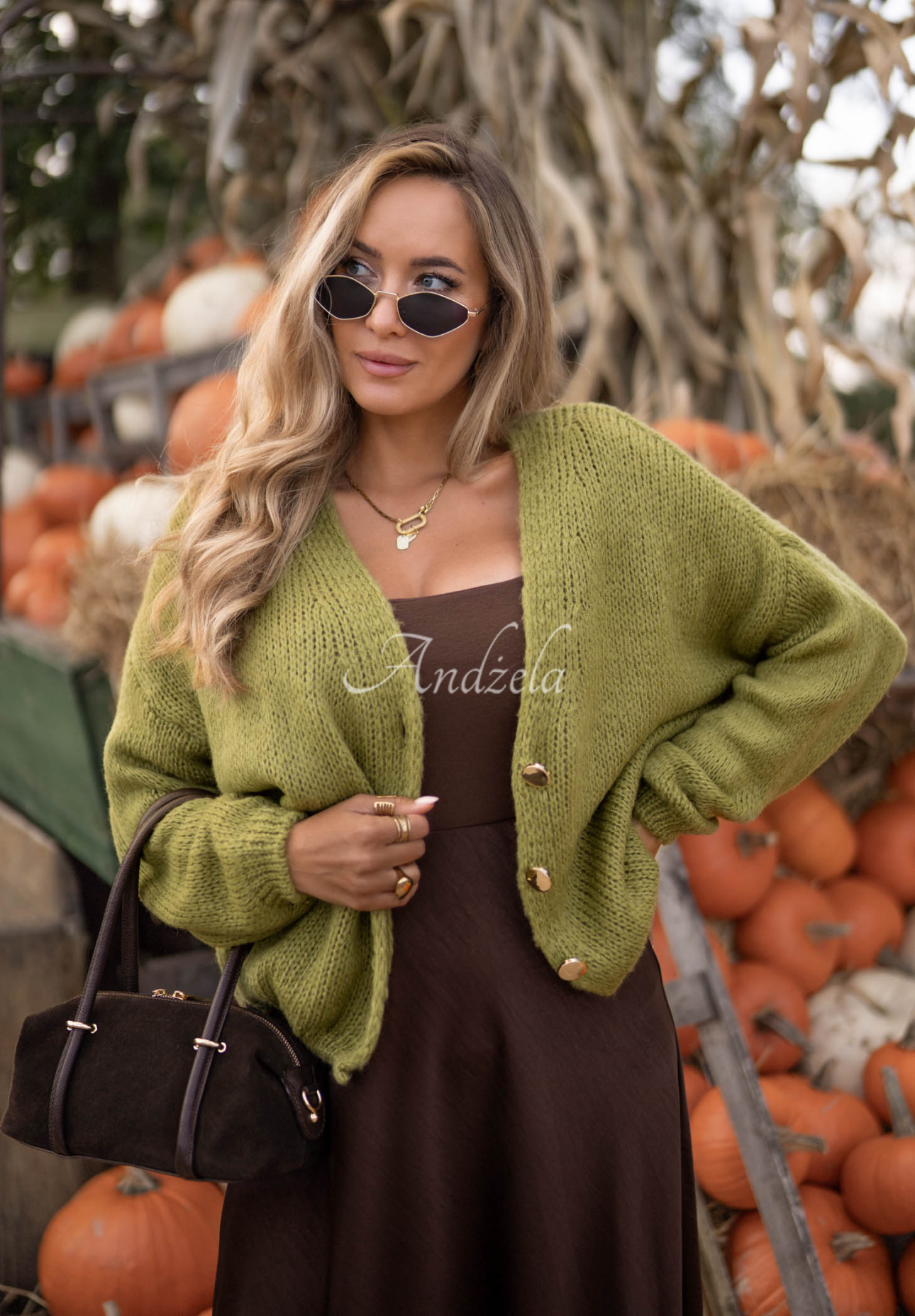 Kurzer Oversize-Cardigan mit Verschluss Cloud Touch Olivgrün