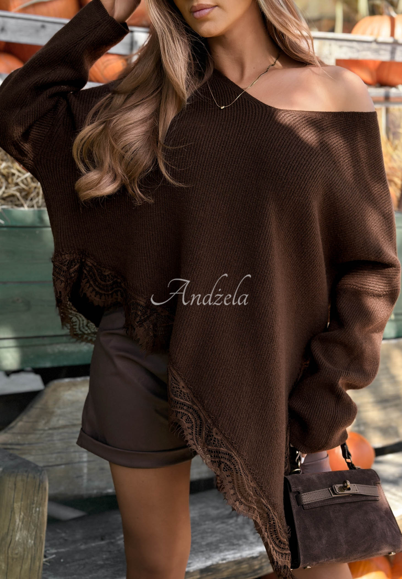 Asymmetrischer Spitzenpullover Secret Desire Schokoladenbraun