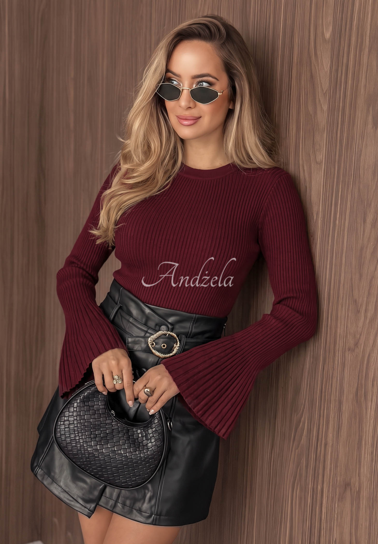 Gerippter Viskosepullover mit weiten Ärmeln Sunny Primrose Burgunderrot