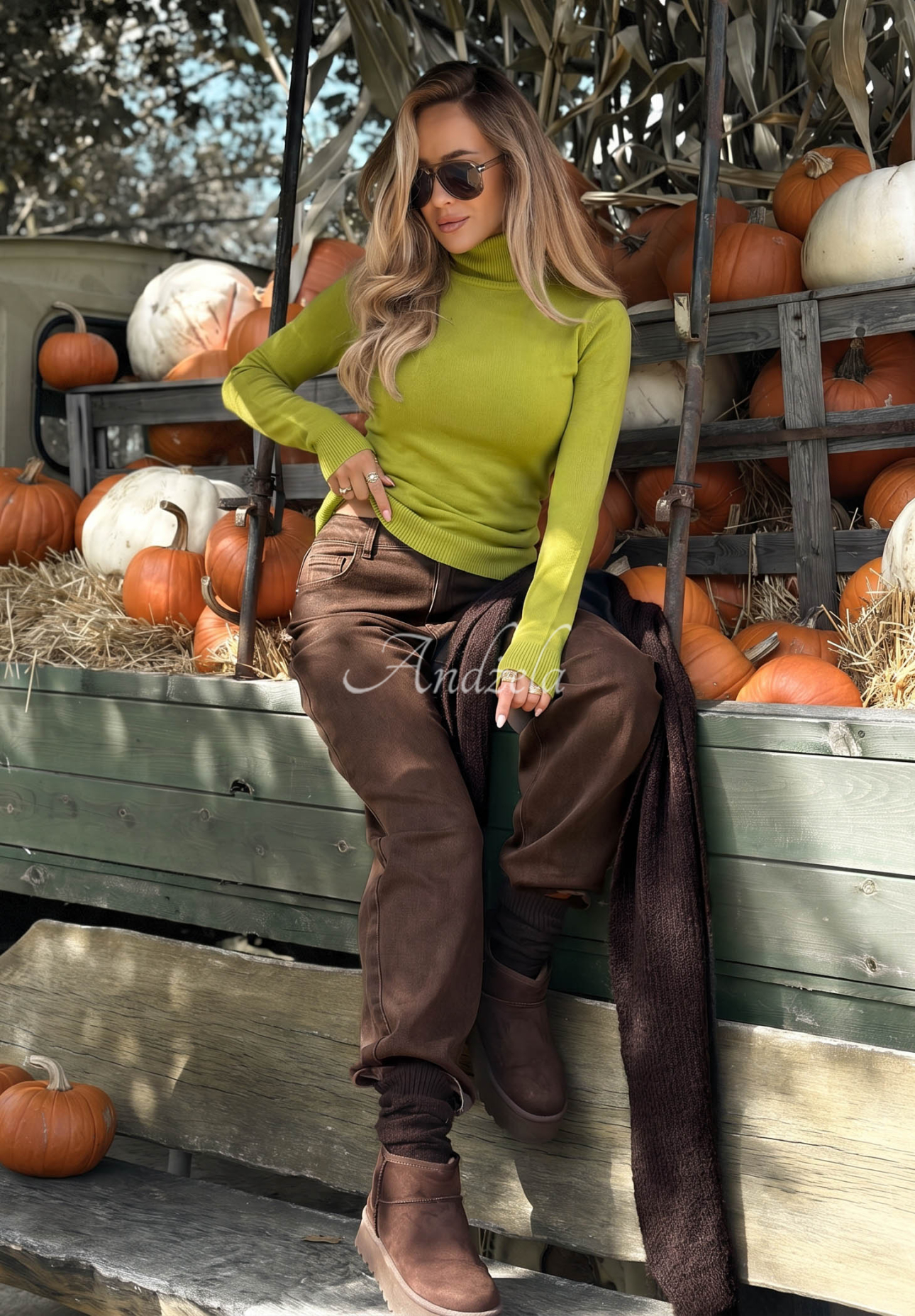 Figurnaher Rollkragenpullover Solange Olivgrün