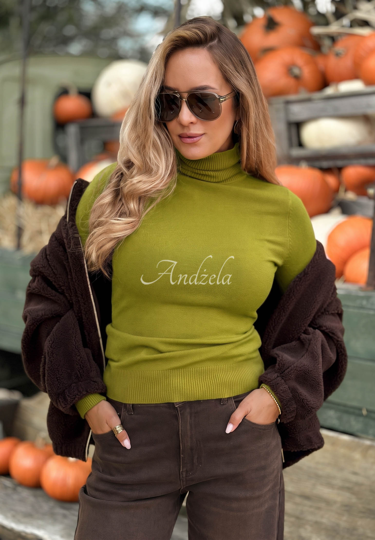 Figurnaher Rollkragenpullover Solange Olivgrün