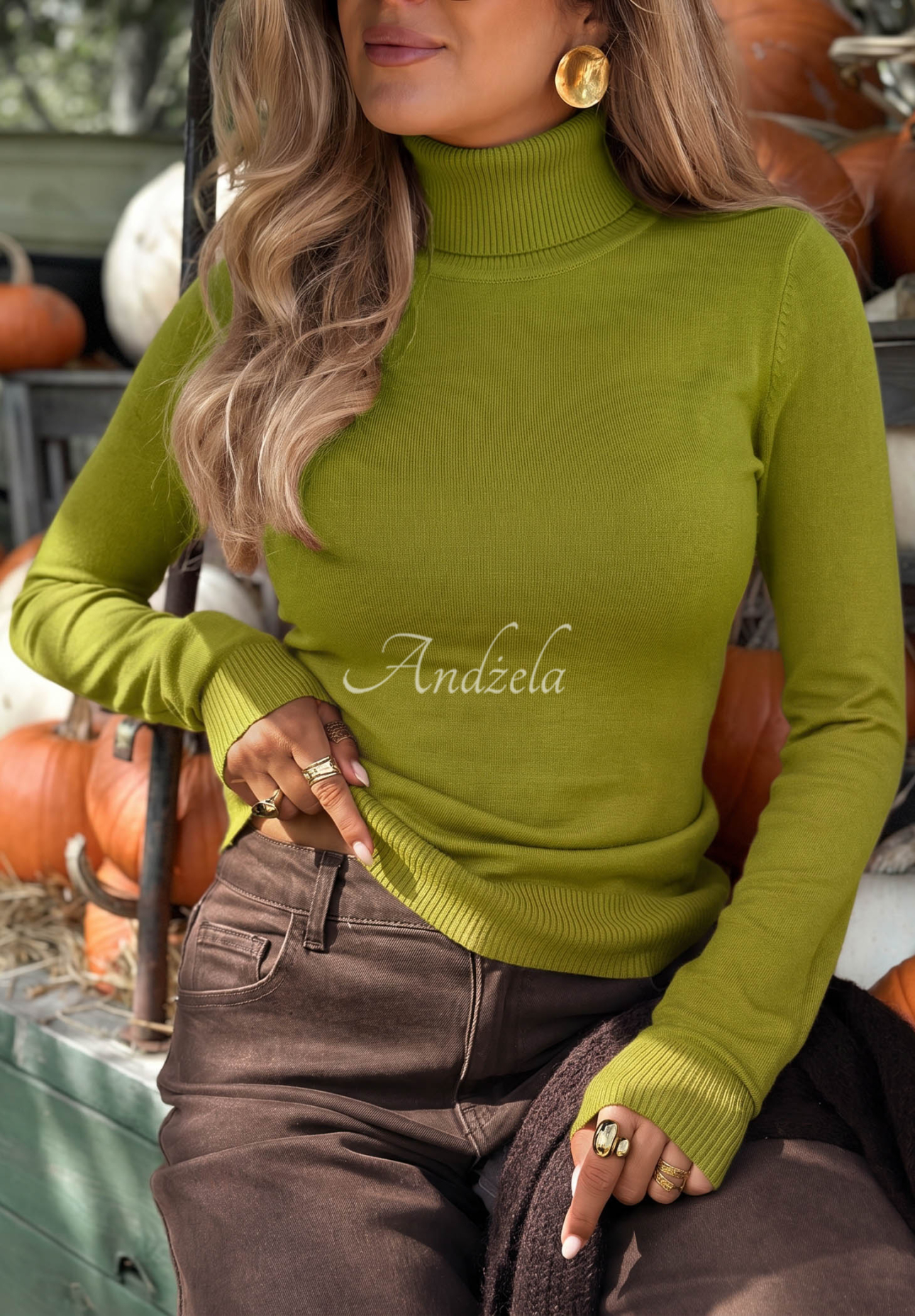 Figurnaher Rollkragenpullover Solange Olivgrün