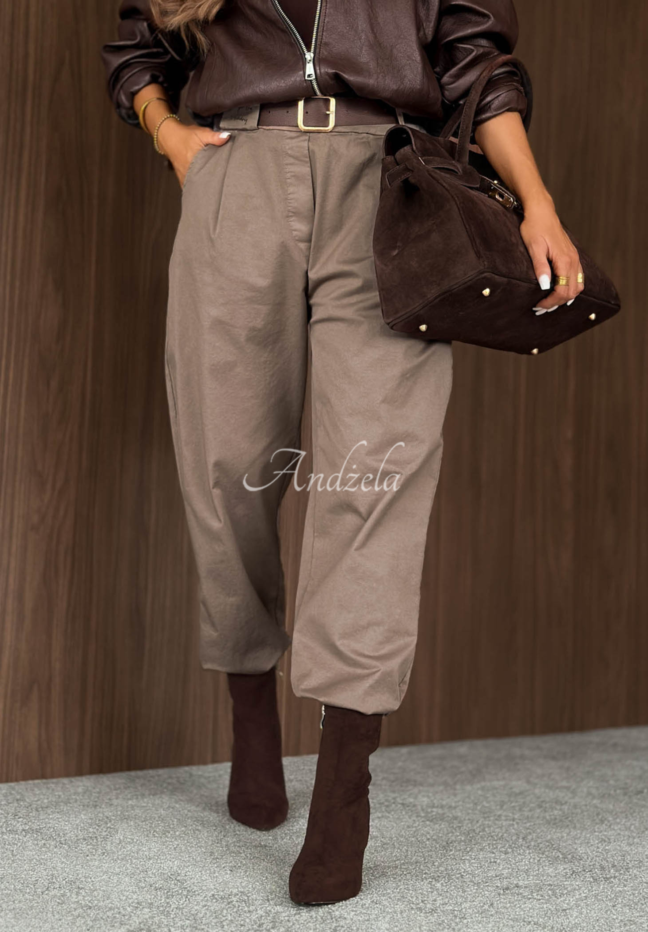 Baumwollhose im Mom-Fit mit Gürtel Casual Look Mokkafarben
