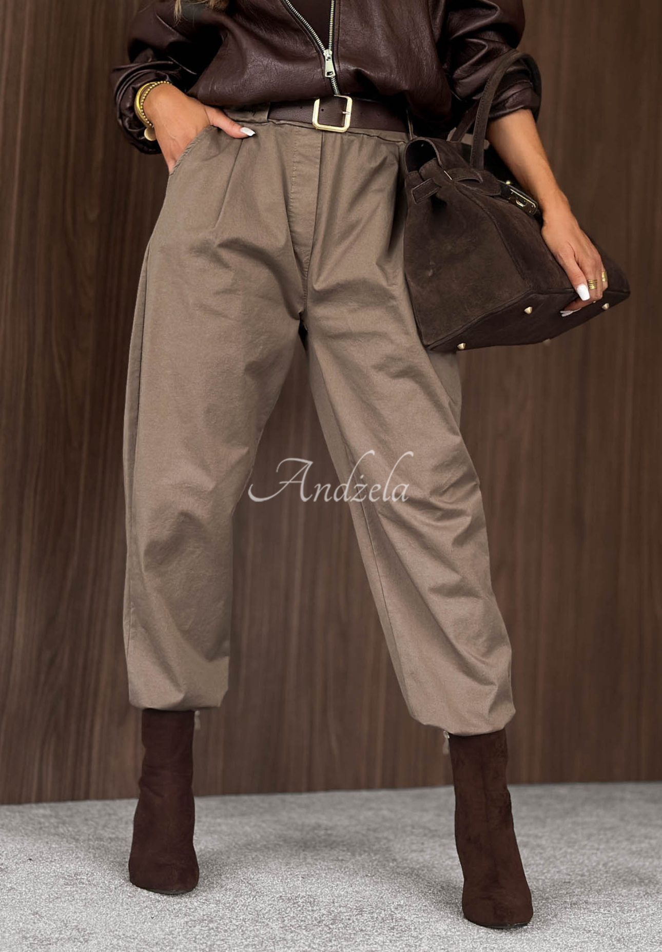 Baumwollhose im Mom-Fit mit Gürtel Casual Look Mokkafarben