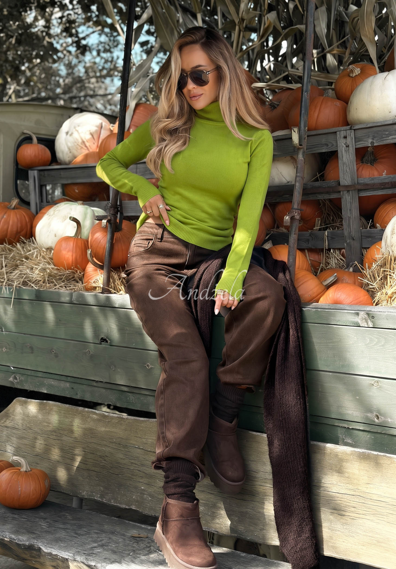 Figurnaher Rollkragenpullover Solange Olivgrün