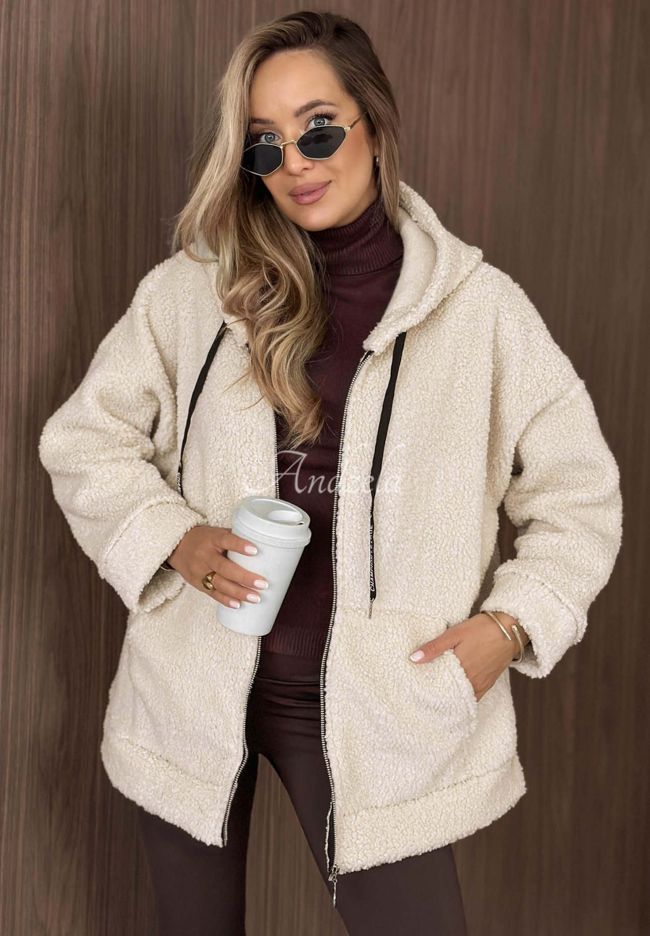 Schaffelljacke mit Kapuze und Taschen Warm Espresso Beige