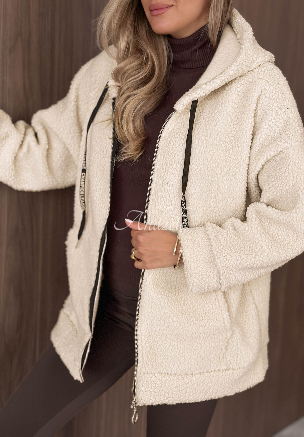 Schaffelljacke mit Kapuze und Taschen Warm Espresso Beige