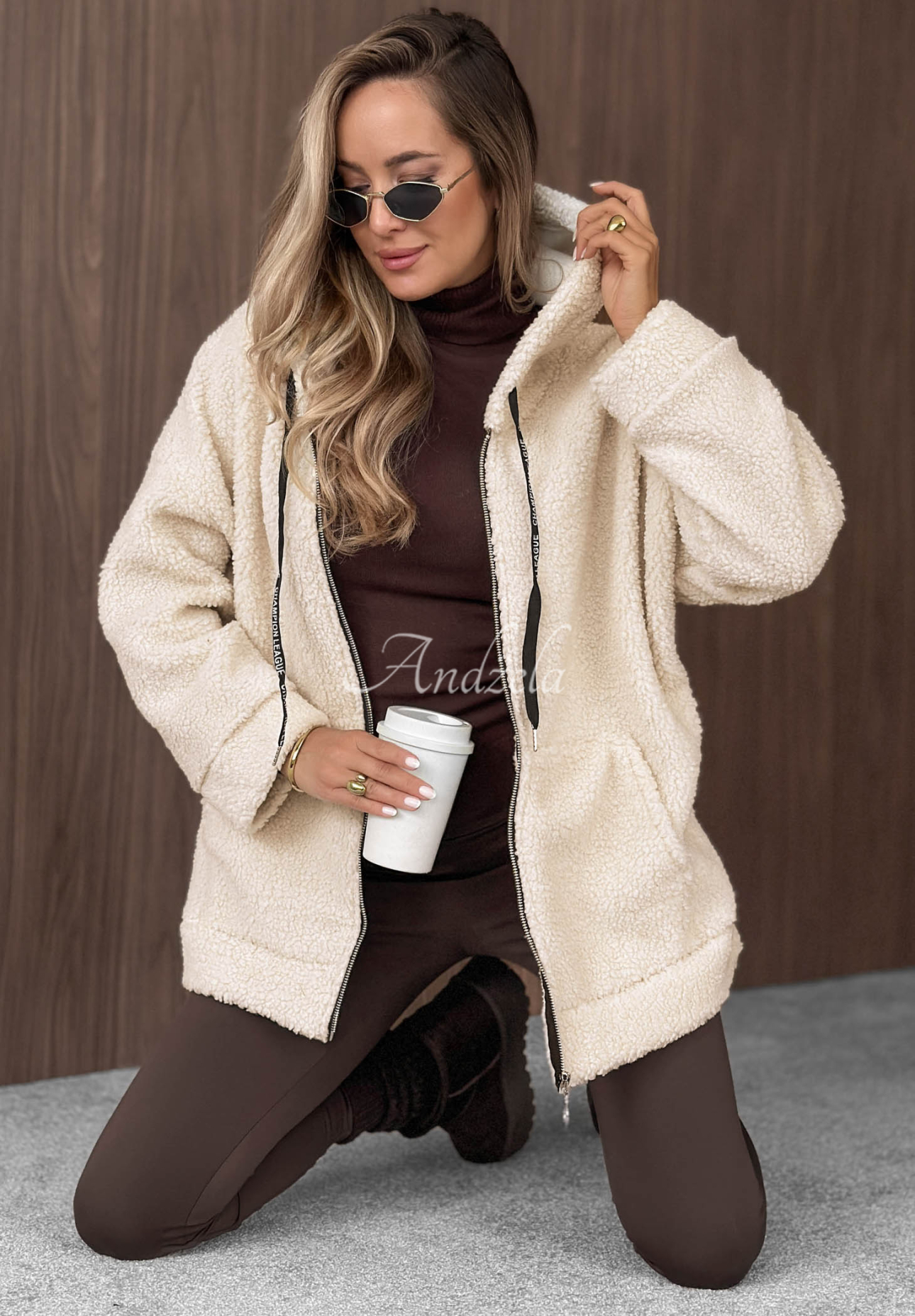 Schaffelljacke mit Kapuze und Taschen Warm Espresso Beige