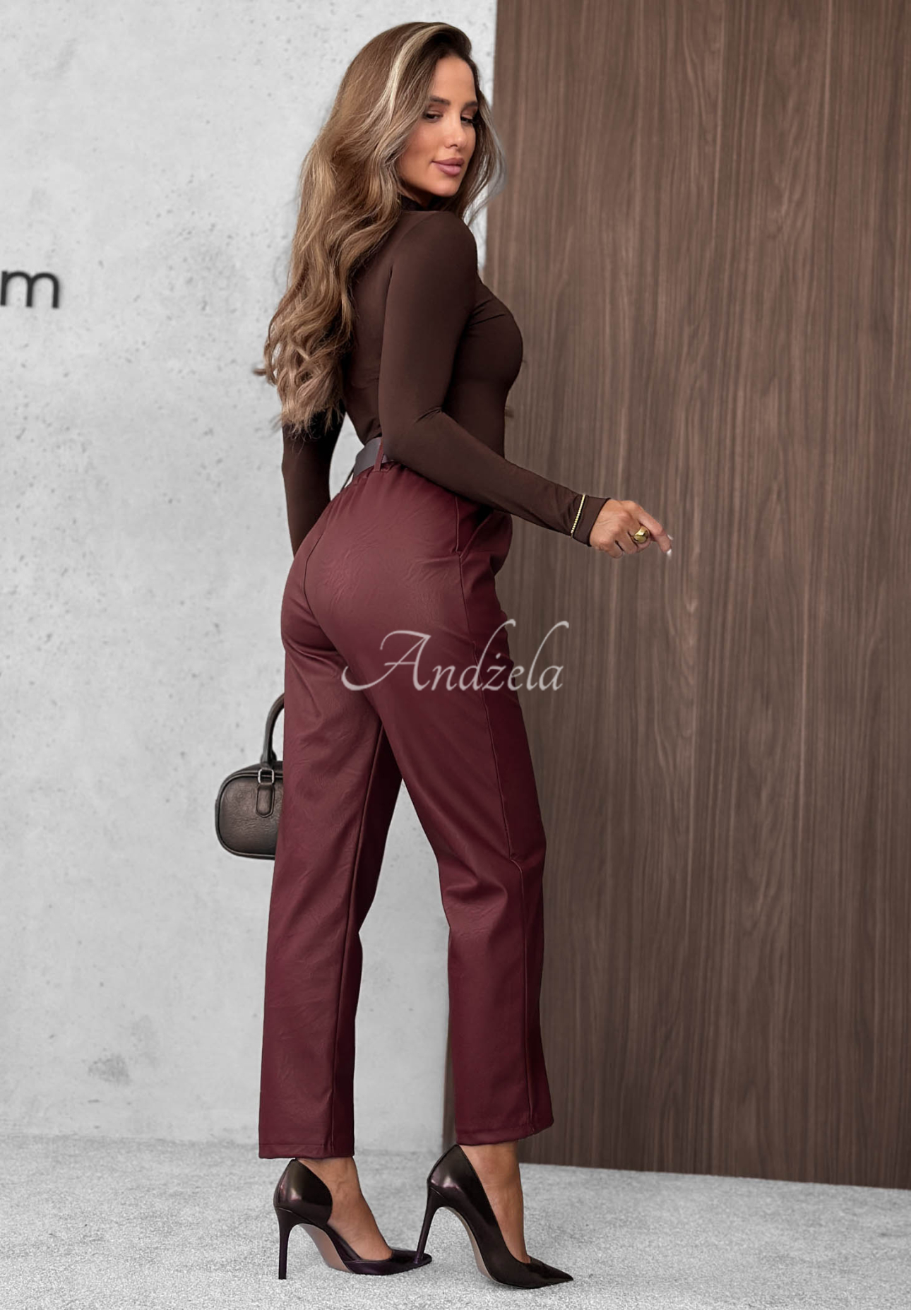 Lederhose mit Gürtel Hazy Hour Burgunderrot