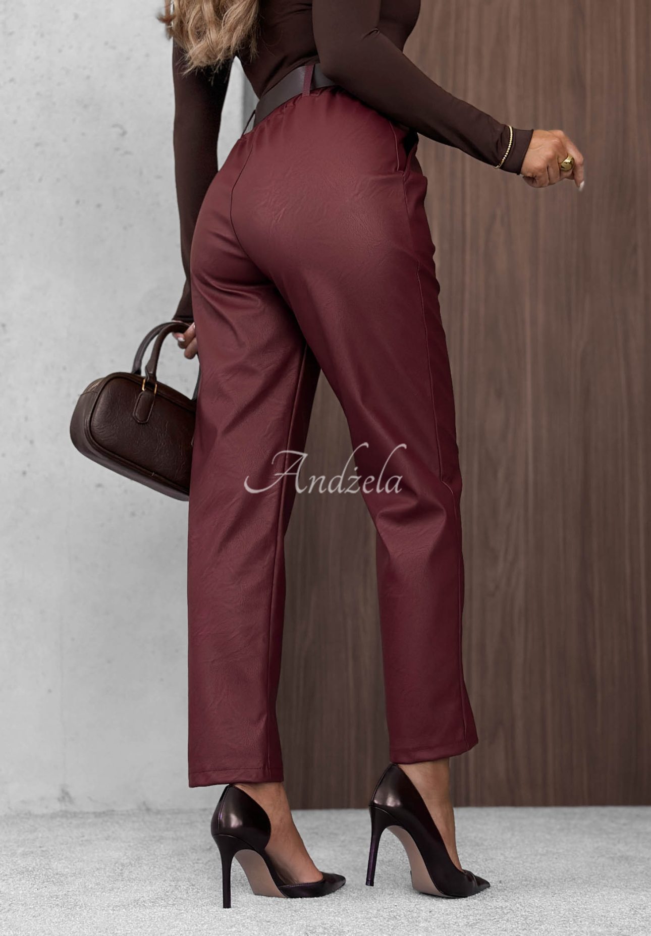 Lederhose mit Gürtel Hazy Hour Burgunderrot