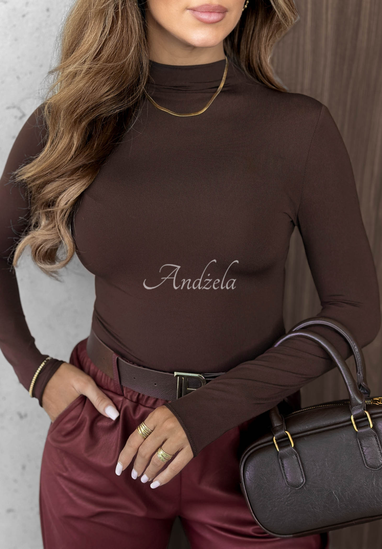 Langärmlige Viskosebluse mit Rollkragen Femme Desire Schokoladenbraun