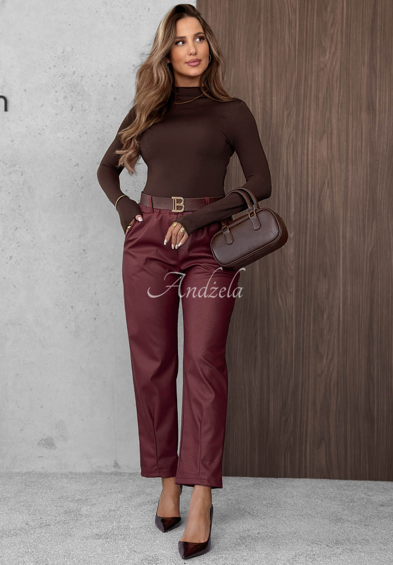 Langärmlige Viskosebluse mit Rollkragen Femme Desire Schokoladenbraun